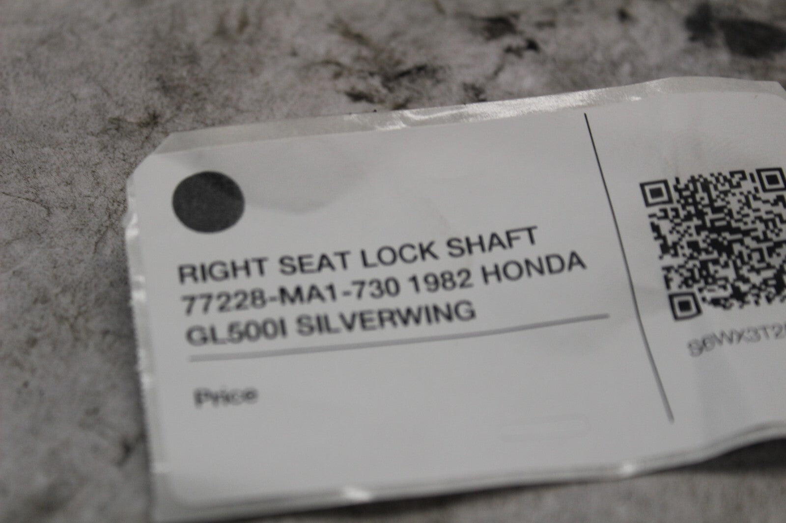 RIGHT SEAT LOCK SHAFT 77228-MA1-730 1982 HONDA GL500I SILVERWING