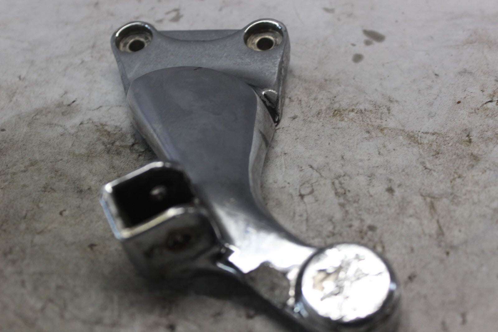 CHROME LEFT PASSENGER FOOTBAR BRACKET 43700-24F00 2002 SUZUKI HAYABUSA GSX1300R