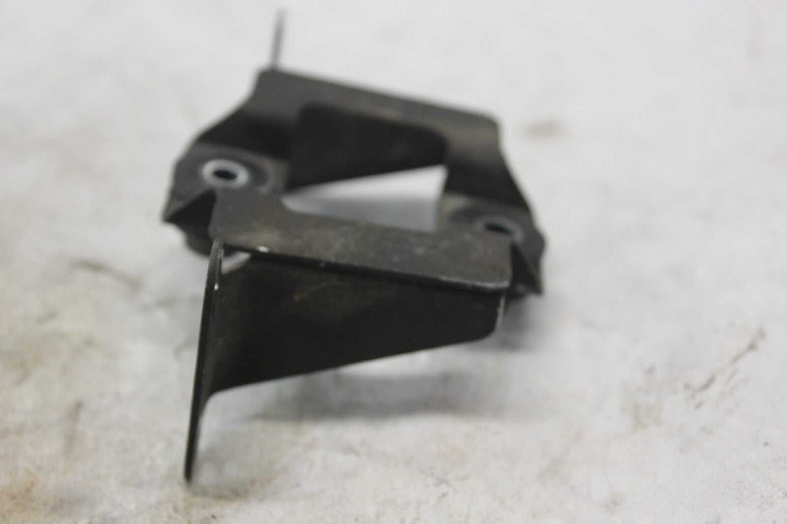 2ND AIR VALVE BRACKET 18610-24F01 2002 SUZUKI HAYABUSA GSX1300R