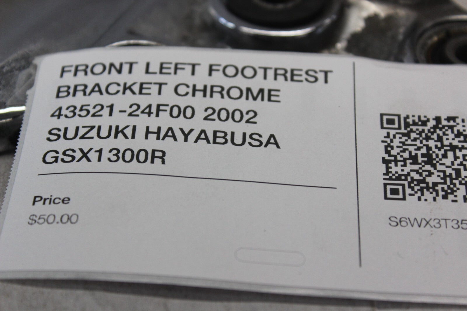 FRONT LEFT FOOTREST BRACKET CHROME 43521-24F00 2002 SUZUKI HAYABUSA GSX1300R