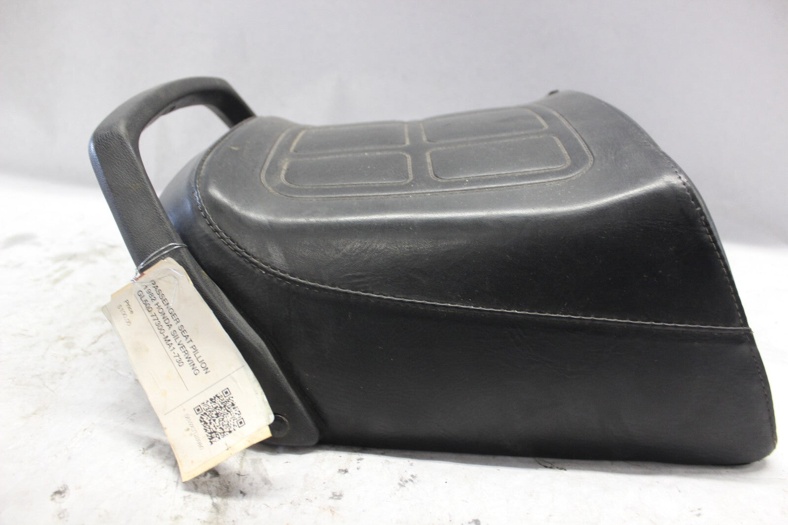 PASSENGER SEAT PILLION 1982 HONDA SILVERWING GL500 77300-MA1-730
