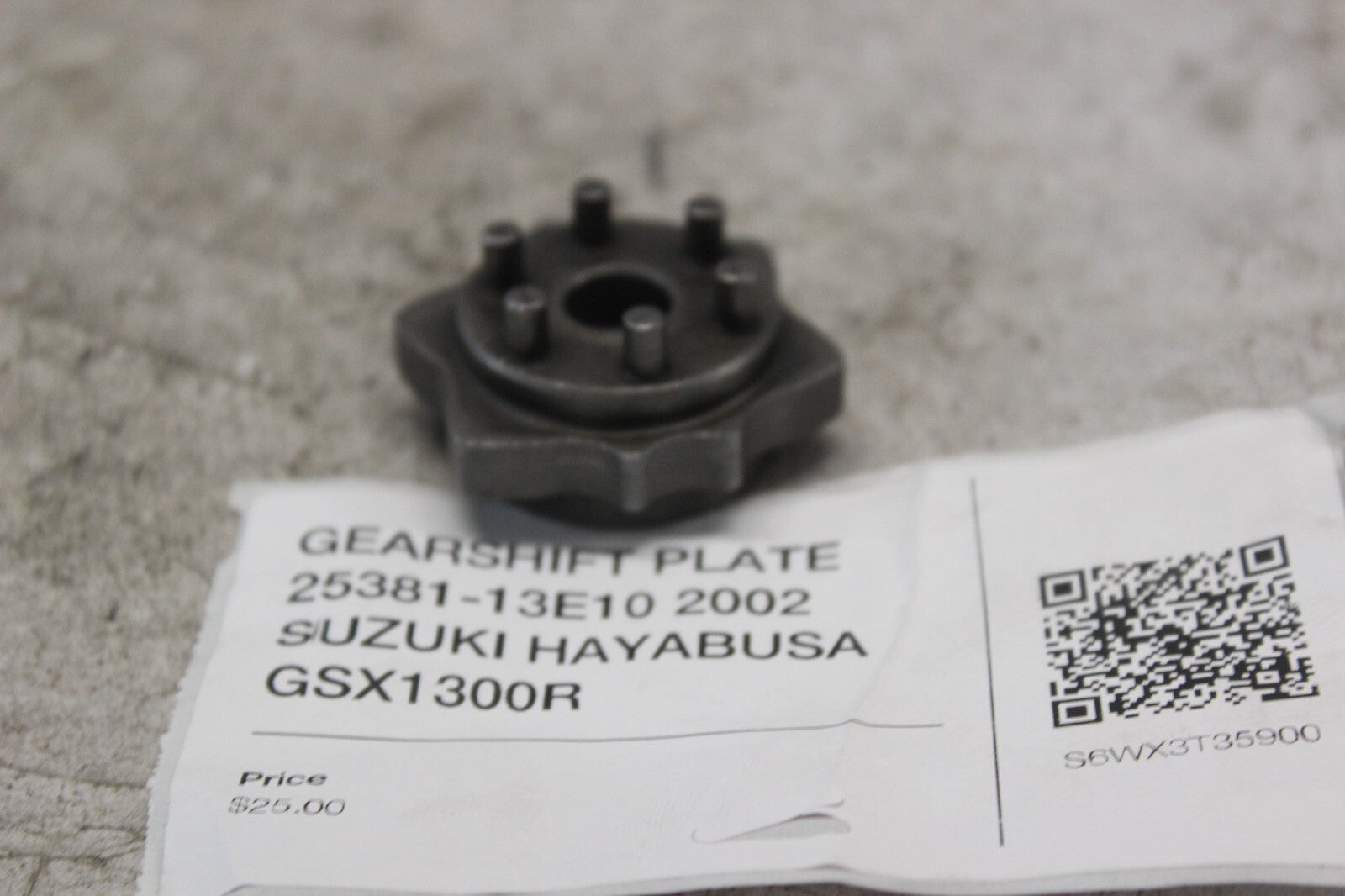 GEARSHIFT PLATE 25381-13E10 2002 SUZUKI HAYABUSA GSX1300R