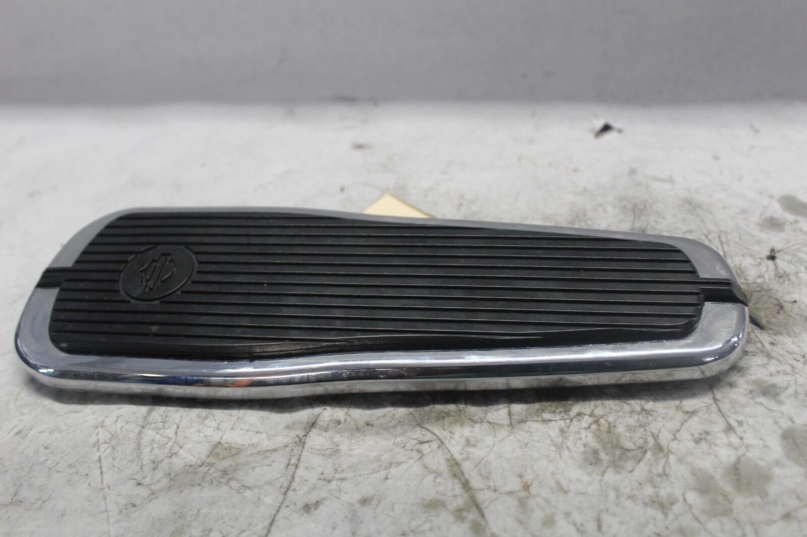 LEFT FOOTBOARD ASSY 50699-05 2005 HD SOFTAIL DELUXE FLSTNI