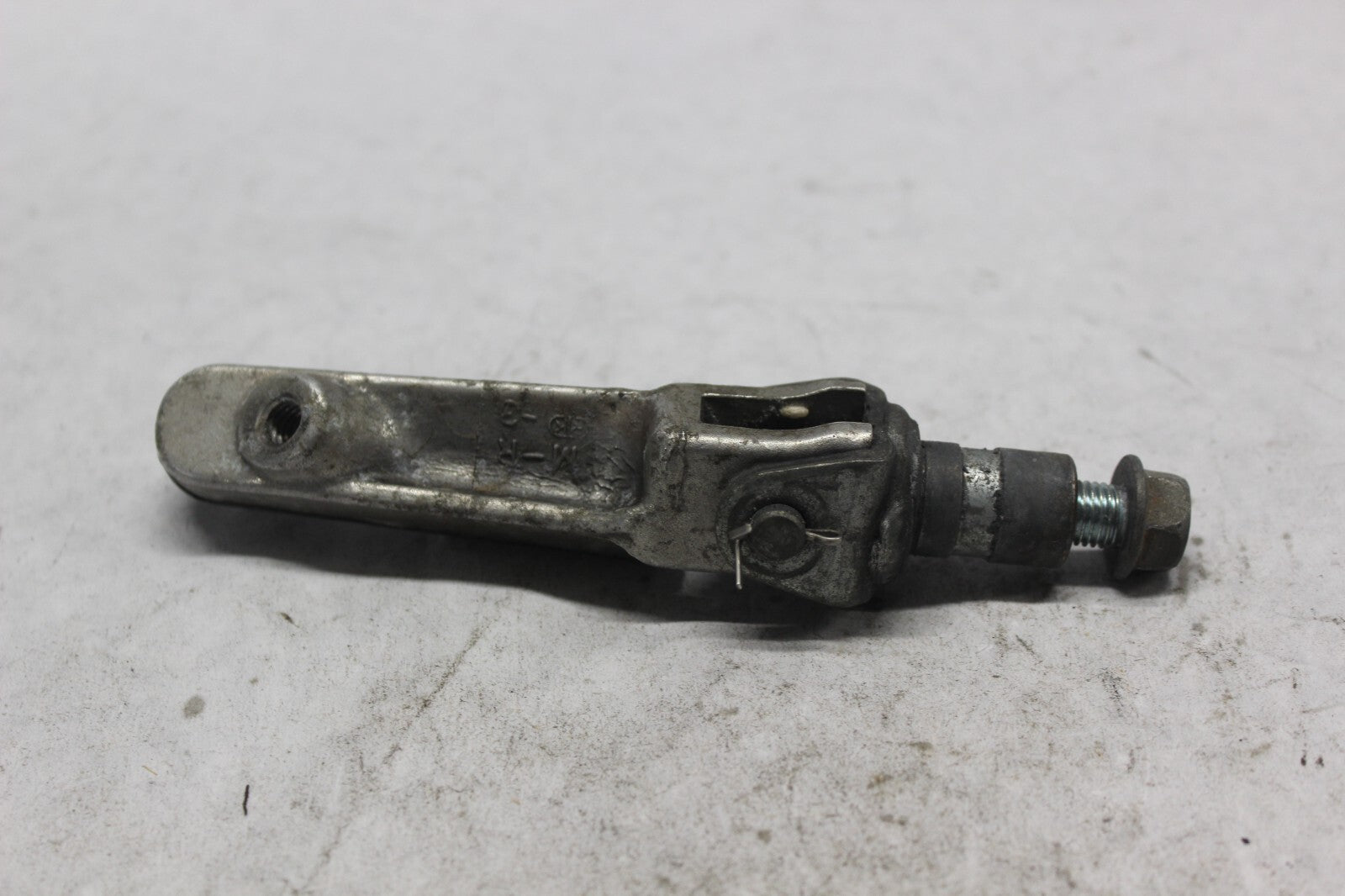 RIGHT MAIN STEP BAR W/ BRACKET 50660-KV3-700 1998 HONDA CBR900RR