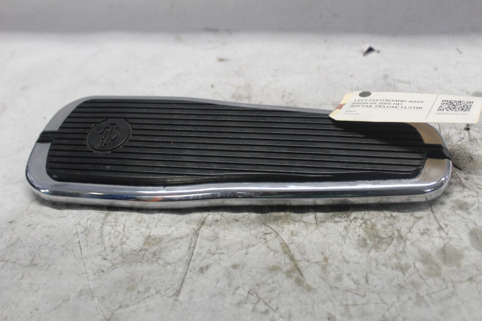 LEFT FOOTBOARD ASSY 50699-05 2005 HD SOFTAIL DELUXE FLSTNI
