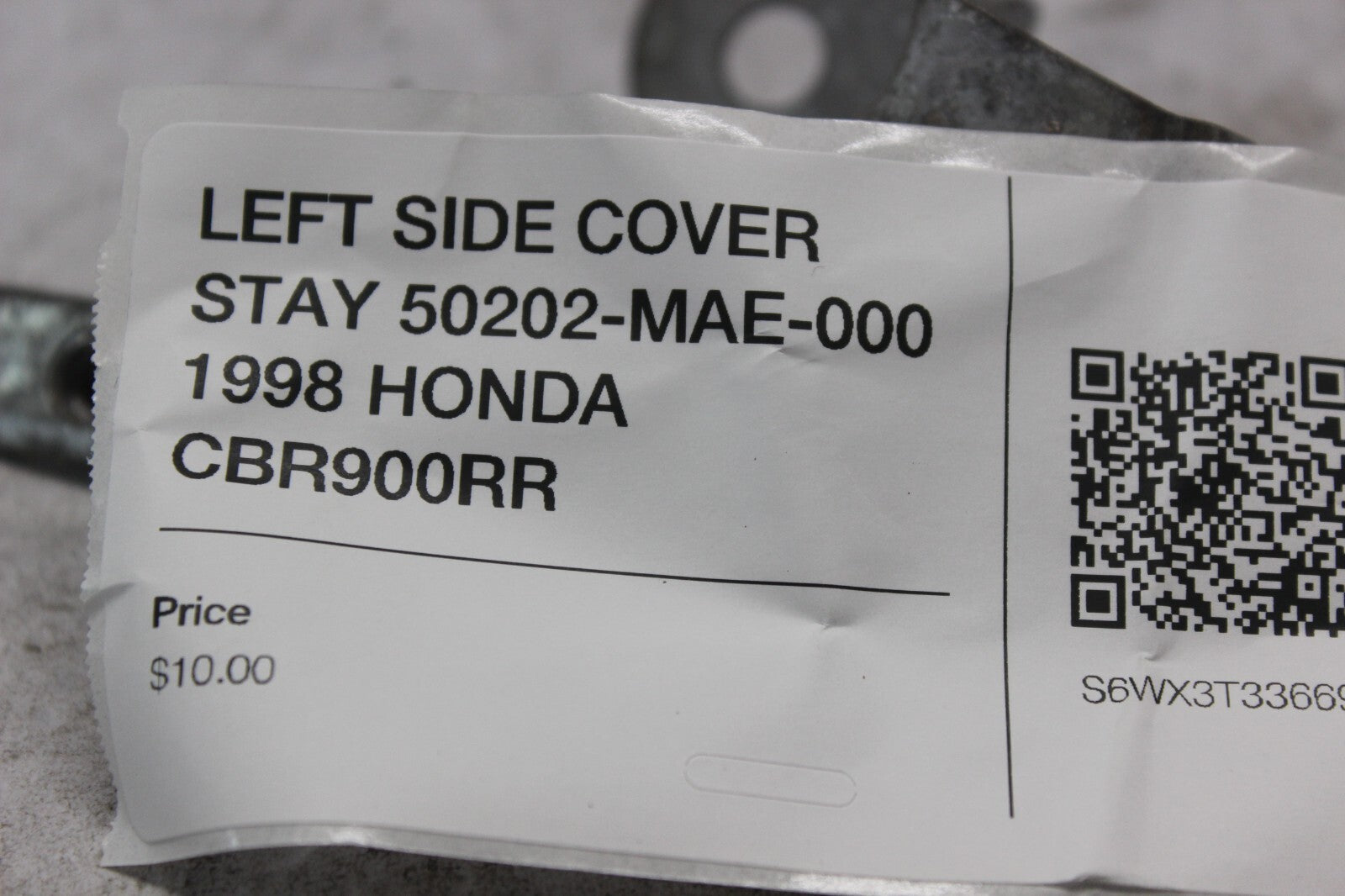 LEFT SIDE COVER STAY 50202-MAE-000 1998 HONDA CBR900RR