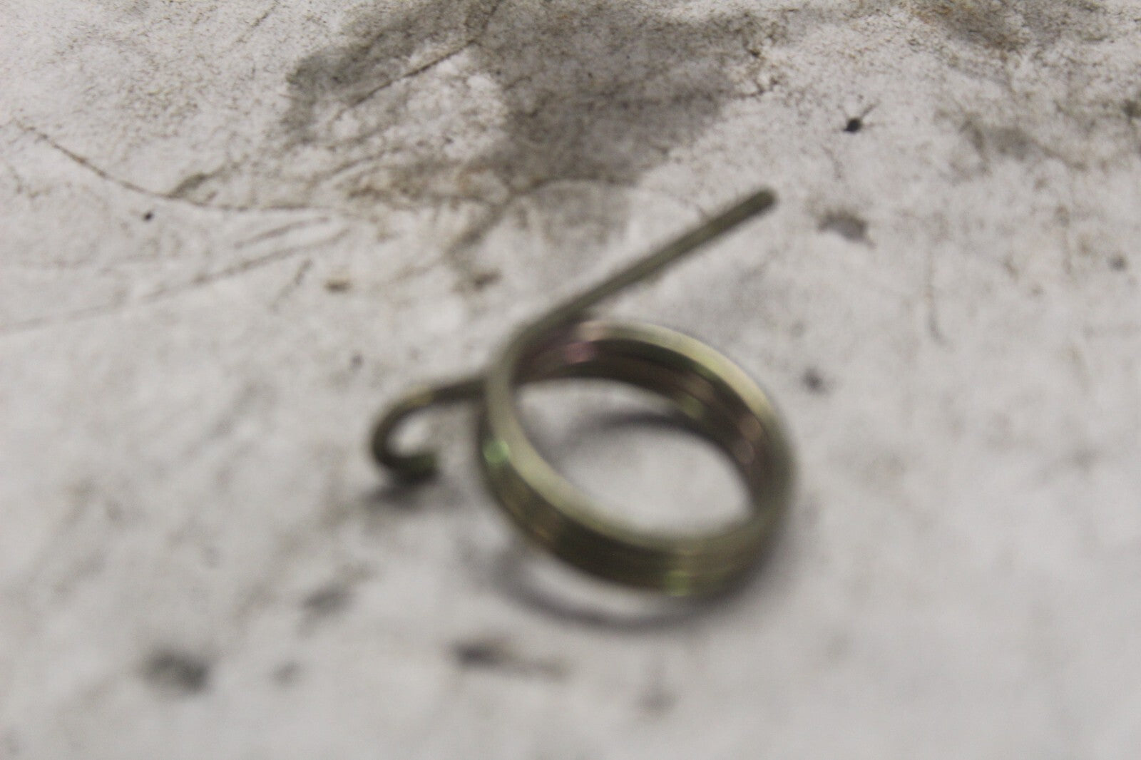 RIGHT SEAT LOCK SPRING B 77226-MA1-000 1982 HONDA GL500I SILVERWING