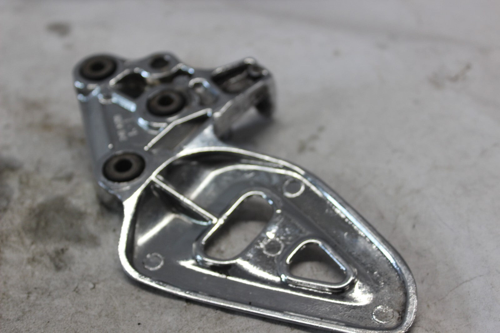 FRONT LEFT FOOTREST BRACKET CHROME 43521-24F00 2002 SUZUKI HAYABUSA GSX1300R