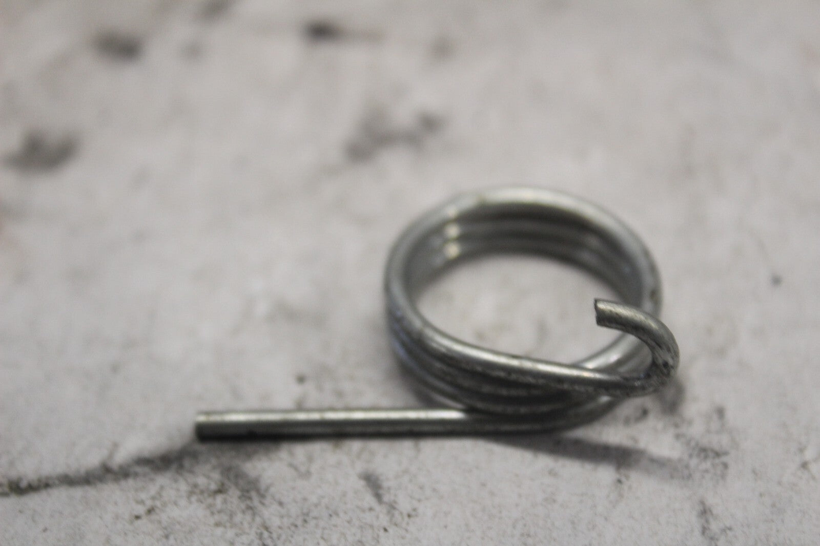 LEFT SEAT LOCK SPRING B 77227-MA1-000 1982 HONDA GL500I SILVERWING