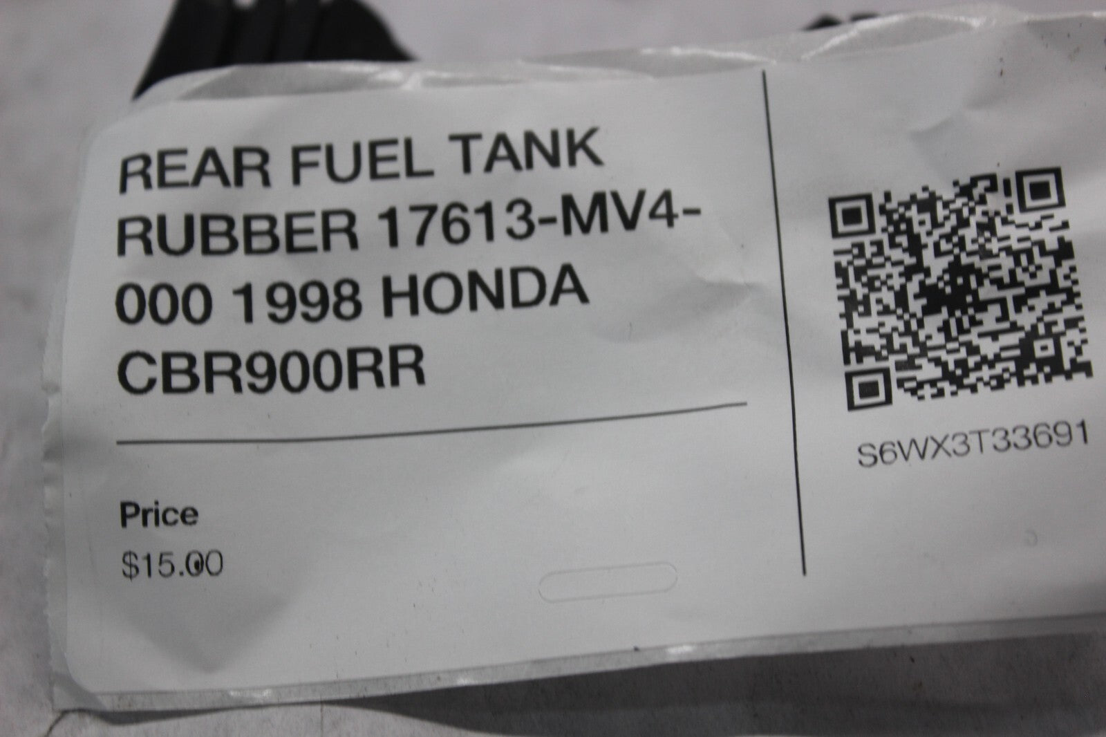 REAR FUEL TANK RUBBER 17613-MV4-000 1998 HONDA CBR900RR
