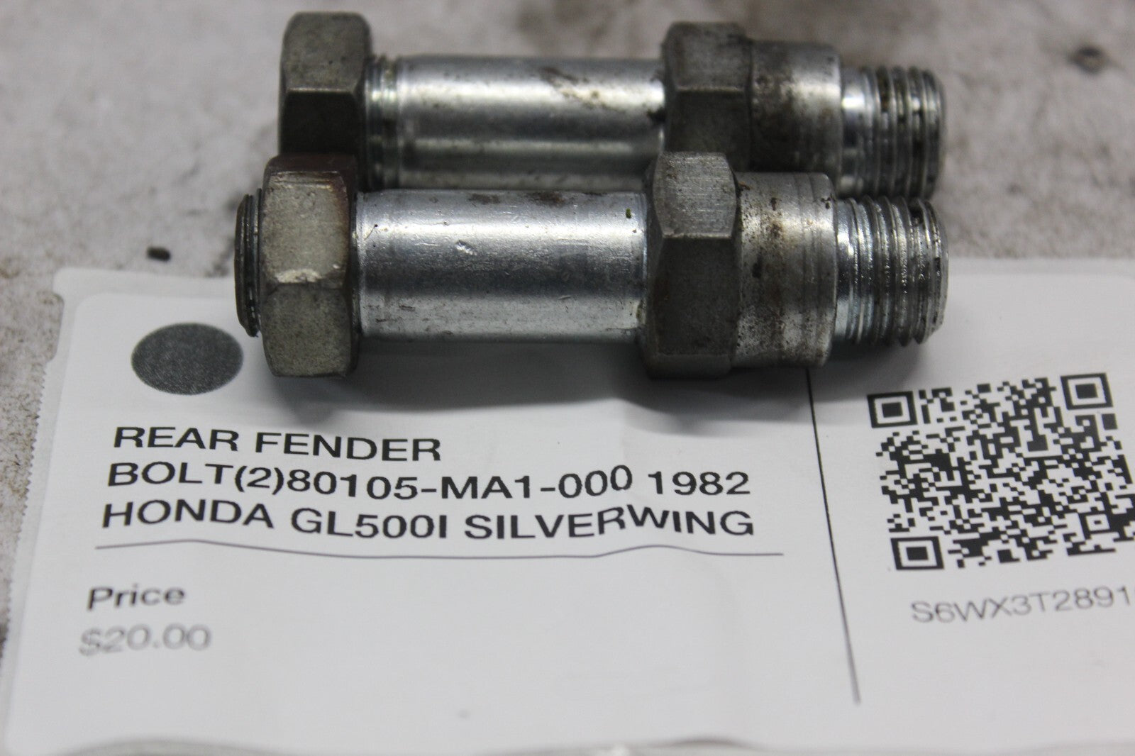 REAR FENDER BOLT (2) 80105-MA1-000 1982 HONDA GL500I SILVERWING