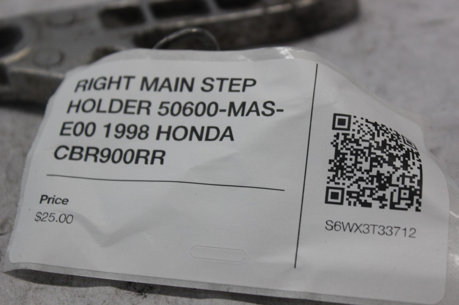 RIGHT MAIN STEP HOLDER 50600-MAS-E00 1998 HONDA CBR900RR