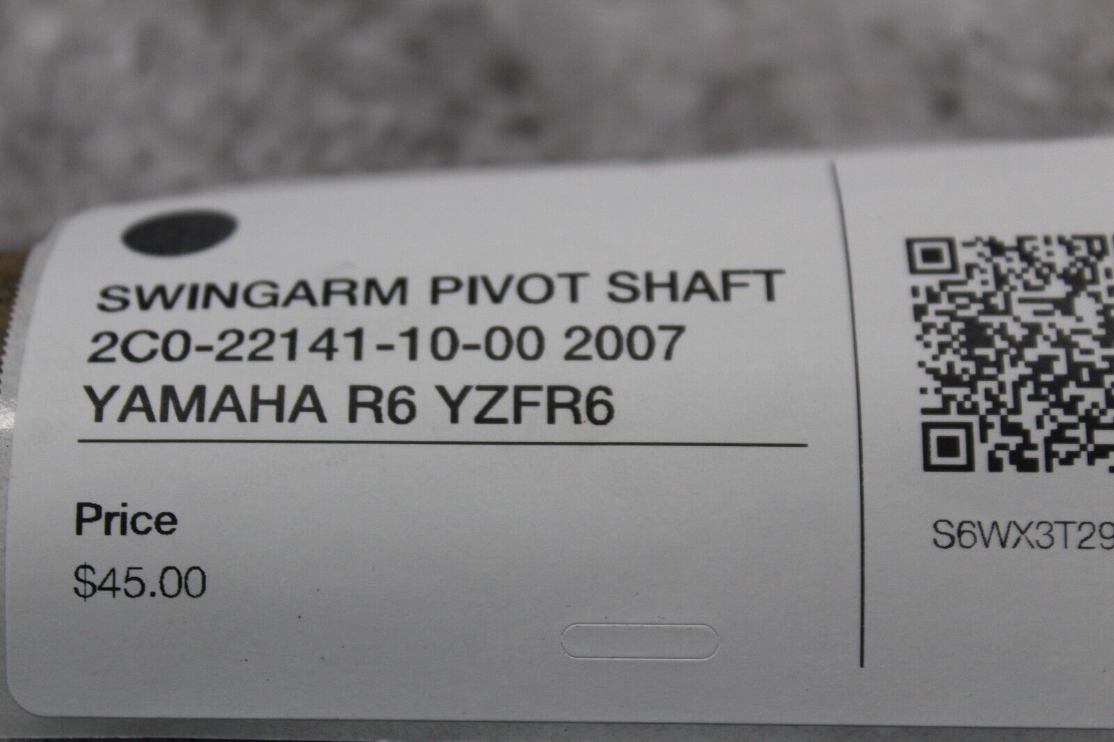 SWINGARM PIVOT SHAFT 2C0-22141-10-00 2007 YAMAHA R6 YZFR6
