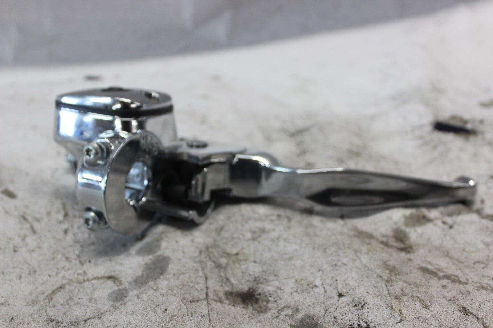 11/16 BORE CHROME MASTER CYLINDER 2005 HARLEY DAVIDSON ROADGLIDE 45105-05