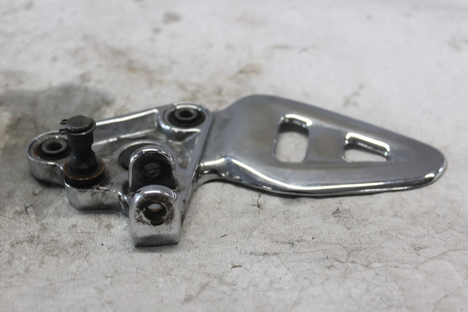 FRONT LEFT FOOTREST BRACKET CHROME 43521-24F00 2002 SUZUKI HAYABUSA GSX1300R