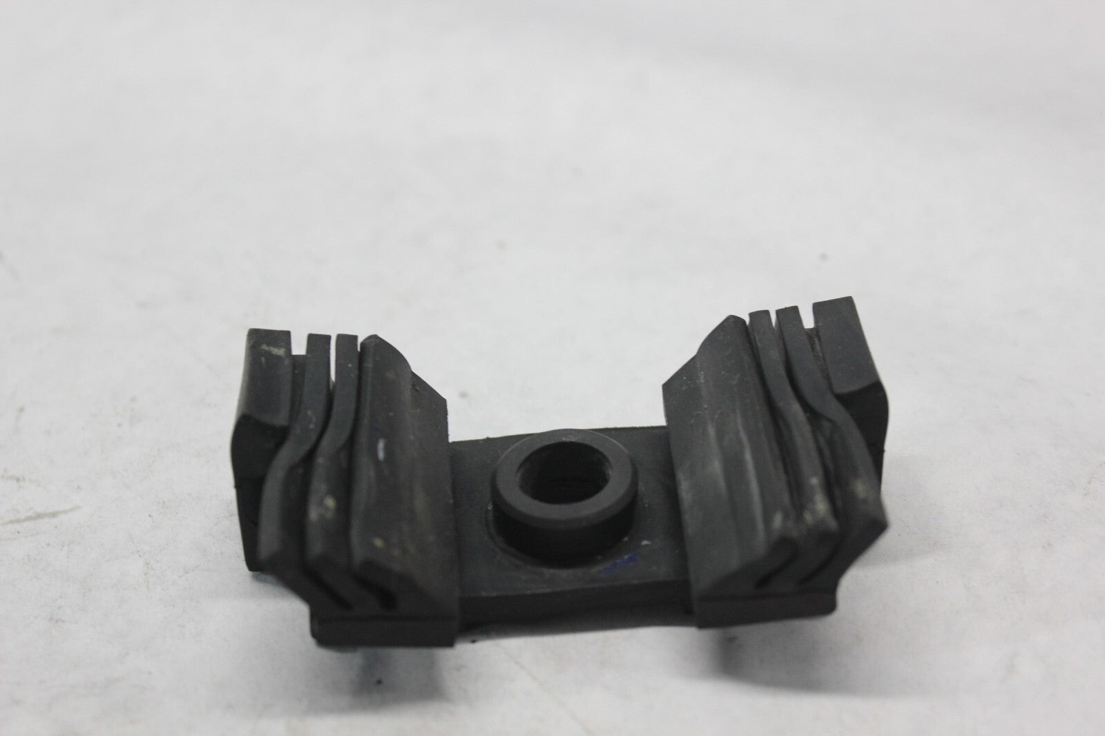 REAR FUEL TANK RUBBER 17613-MV4-000 1998 HONDA CBR900RR