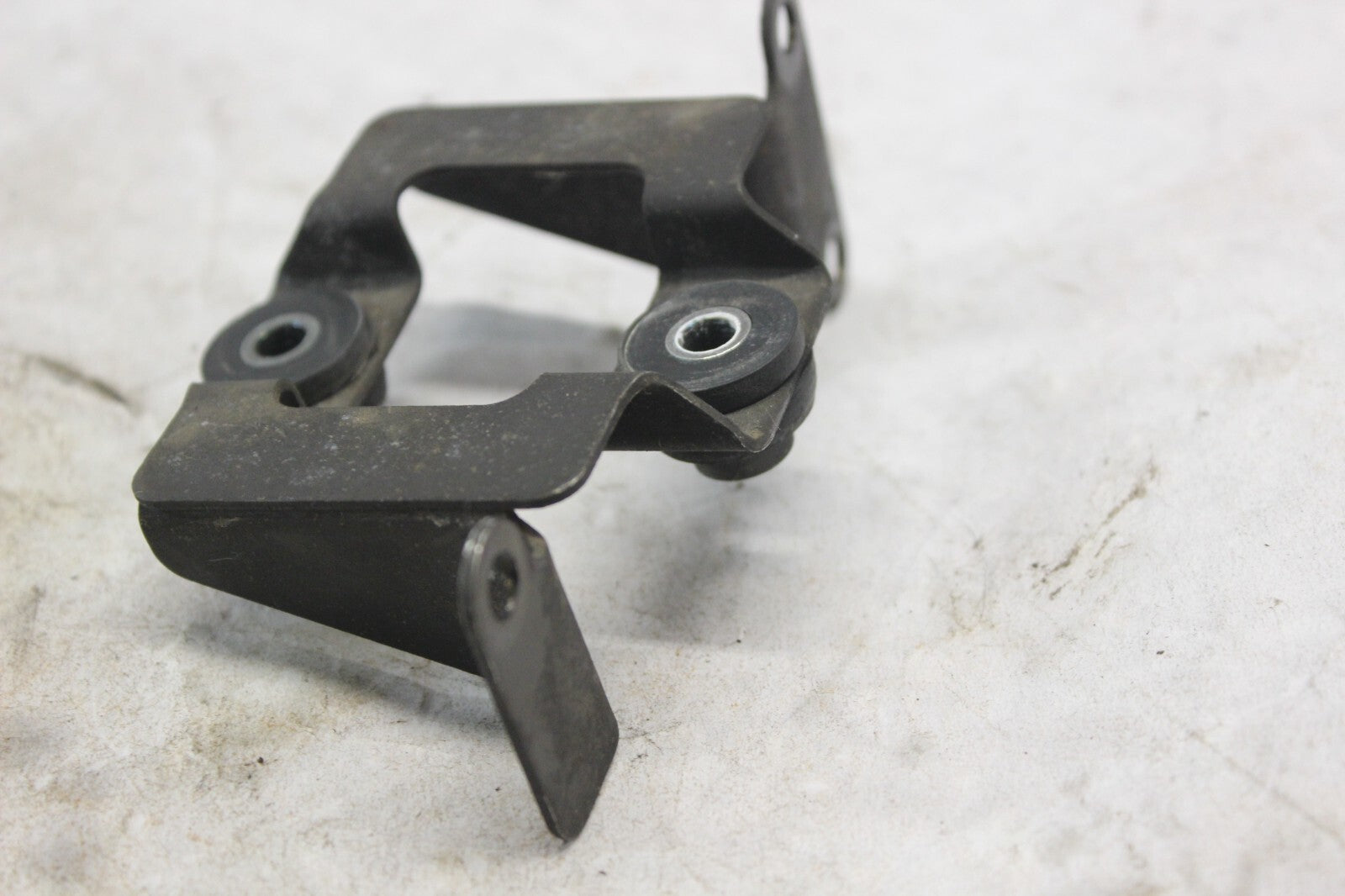 2ND AIR VALVE BRACKET 18610-24F01 2002 SUZUKI HAYABUSA GSX1300R