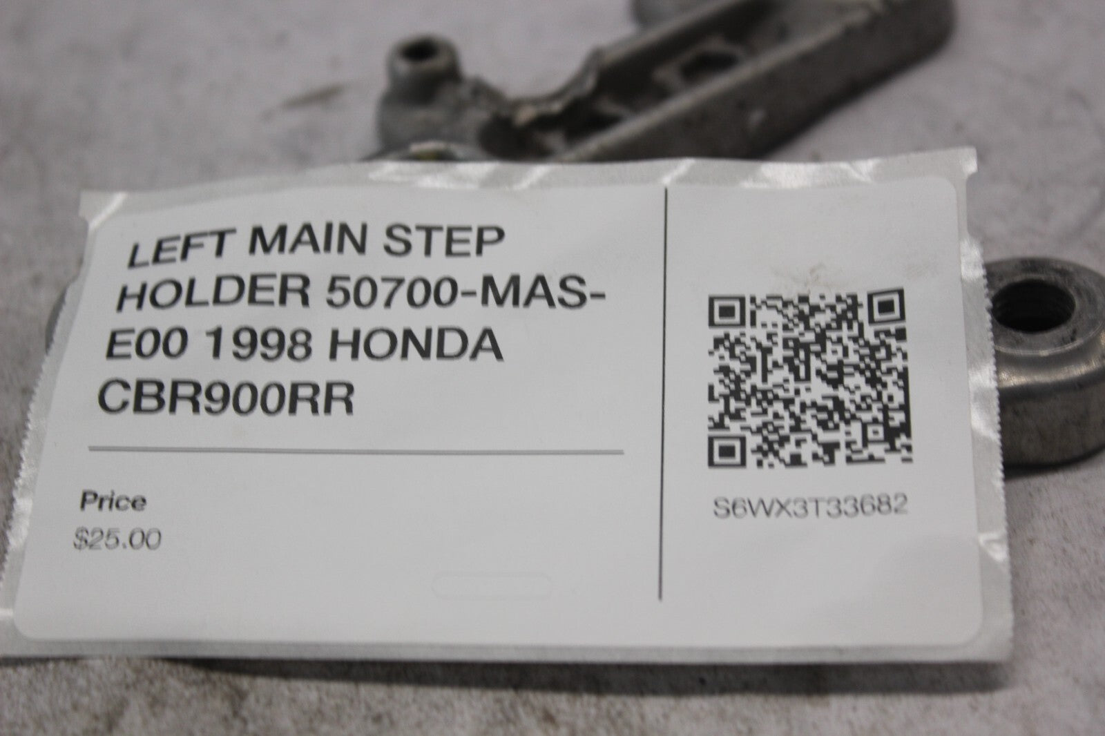 LEFT MAIN STEP HOLDER 50700-MAS-E00 1998 HONDA CBR900RR