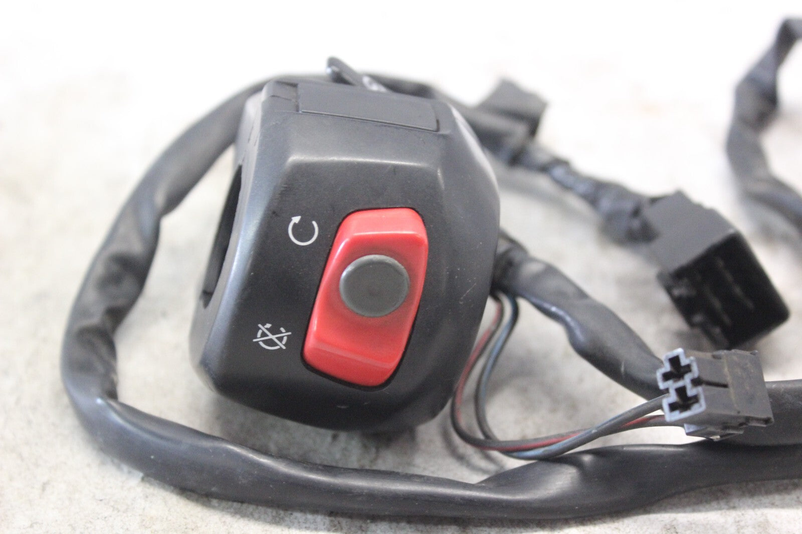 Handle Switch Assy. RIGHT #37200-33E31 2002 SUZUKI HAYABUSA GSX1300R