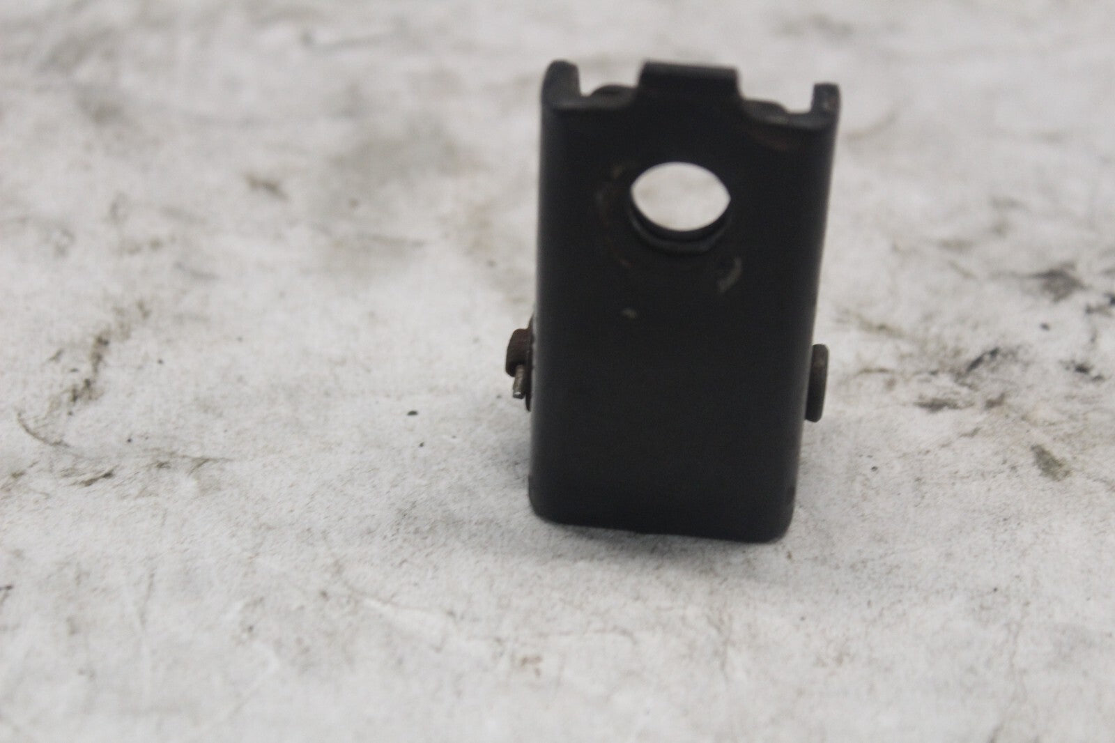PASSENGER FOOTPEG BRACKET 50711-415-010 1982 HONDA GL500I SILVERWING