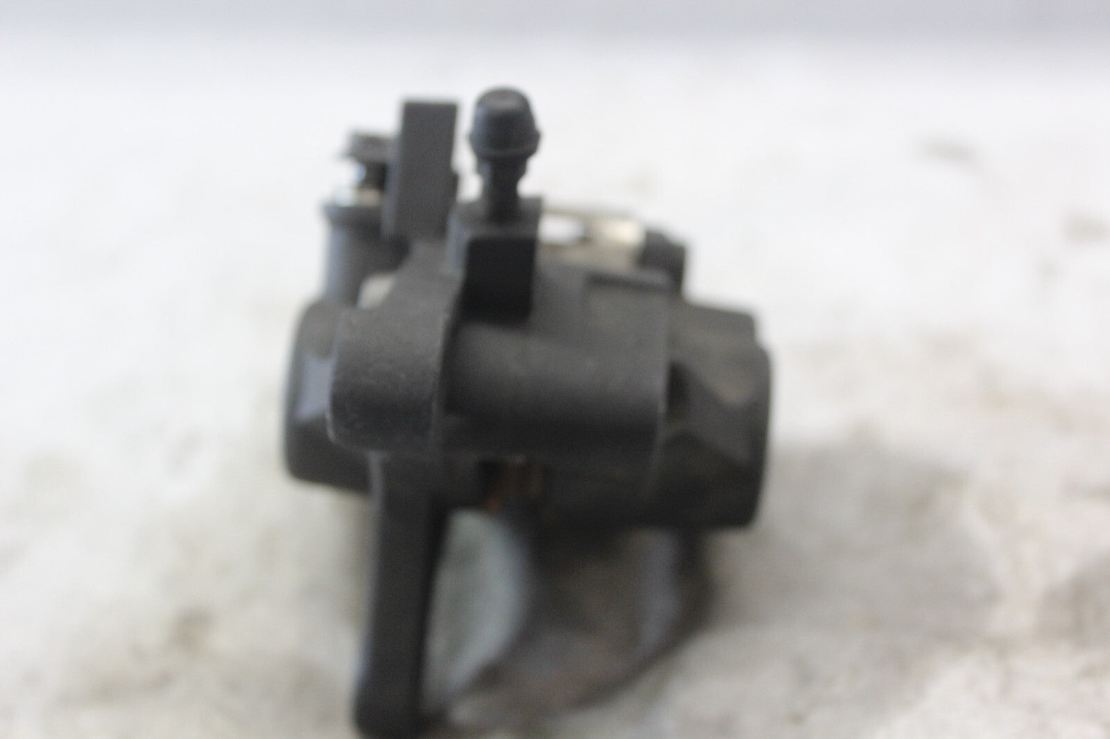 FRONT RIGHT CALIPER ASSY 59100-33E11 2002 SUZUKI HAYABUSA GSX1300R