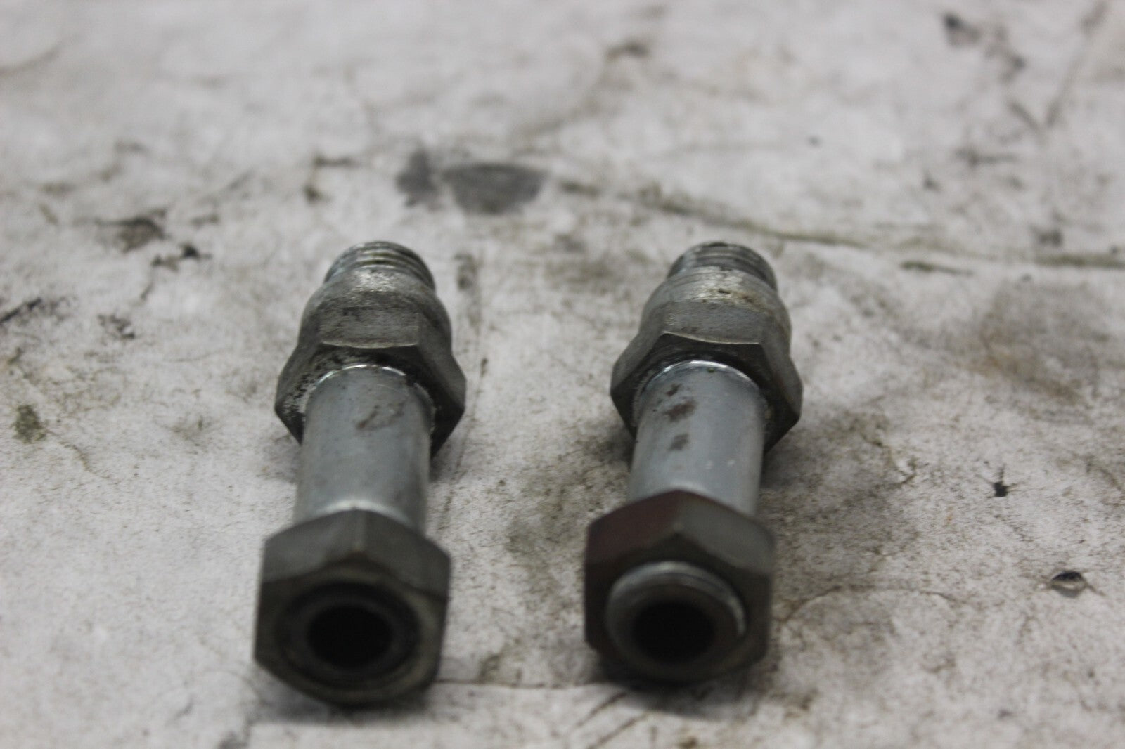REAR FENDER BOLT (2) 80105-MA1-000 1982 HONDA GL500I SILVERWING