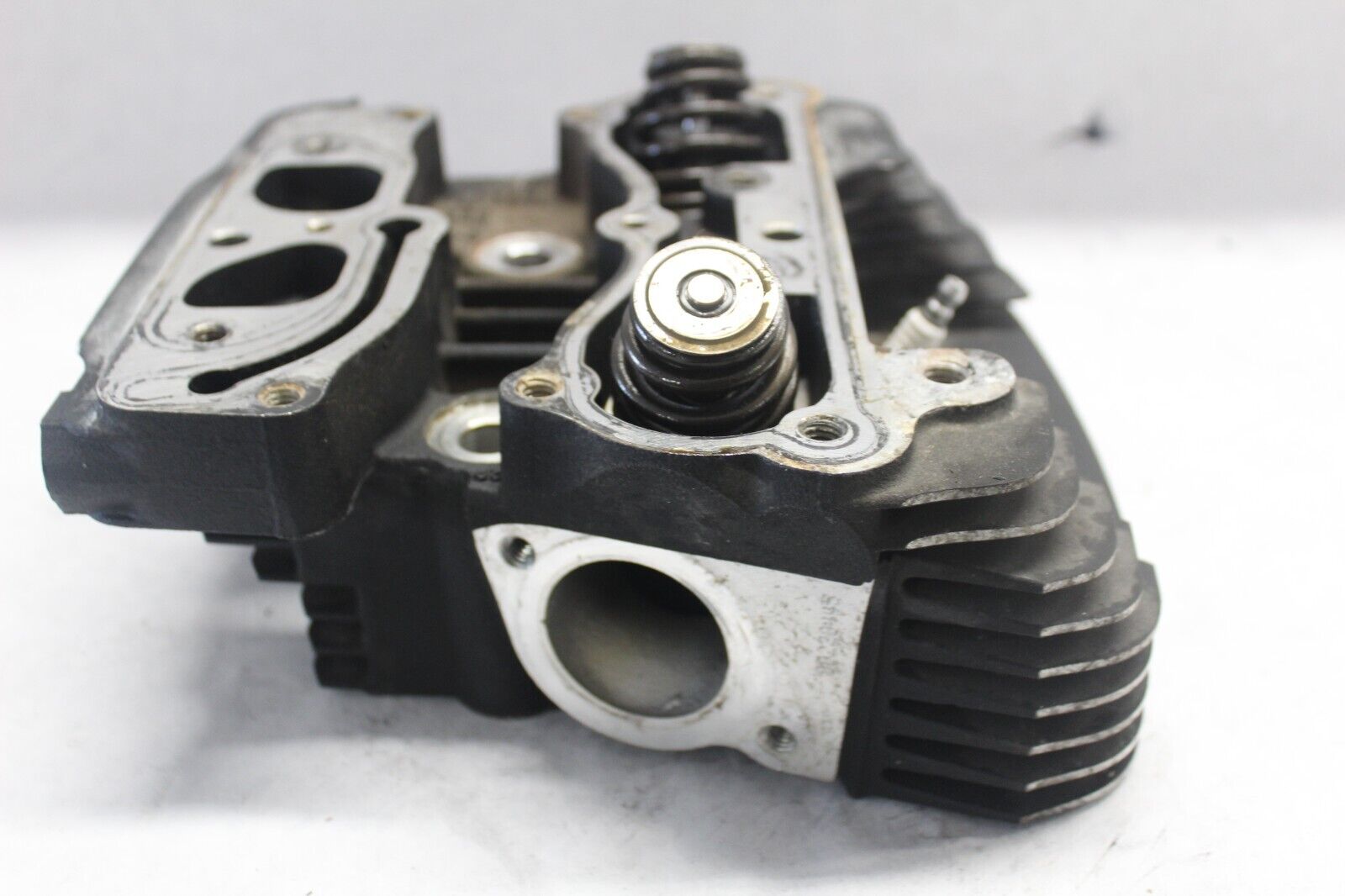 Cylinder Head Rear#17100-05,#16725-99 on part 2005 ROAD KING CUSTOM FLHRSI