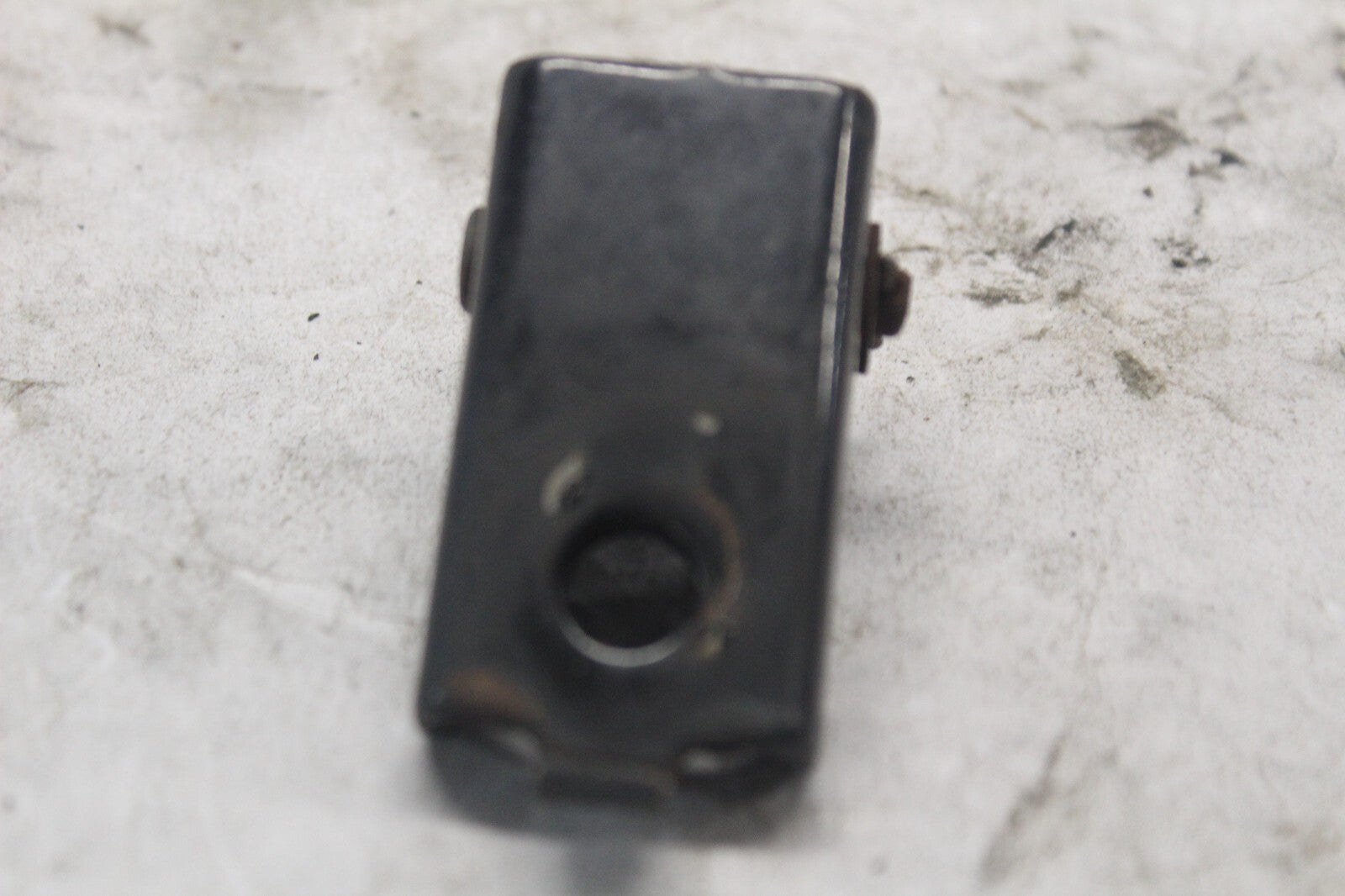 PASSENGER FOOTPEG BRACKET 50711-415-010 1982 HONDA GL500I SILVERWING