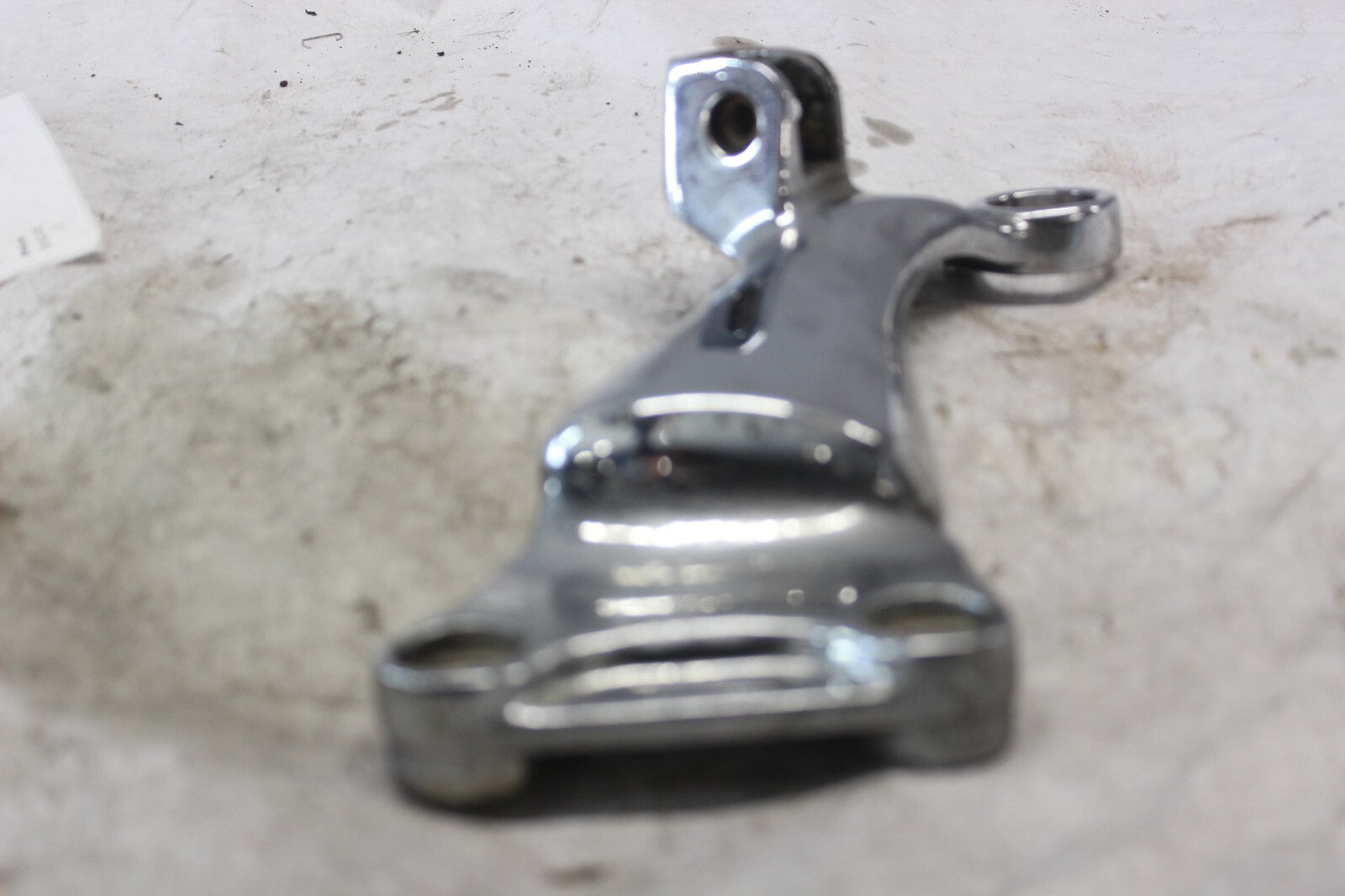 PASSENGER FOOTPEG BRACKET RIGHT CHROME 43600-24F00 2002 SUZUKI HAYABUSA GSX1300R