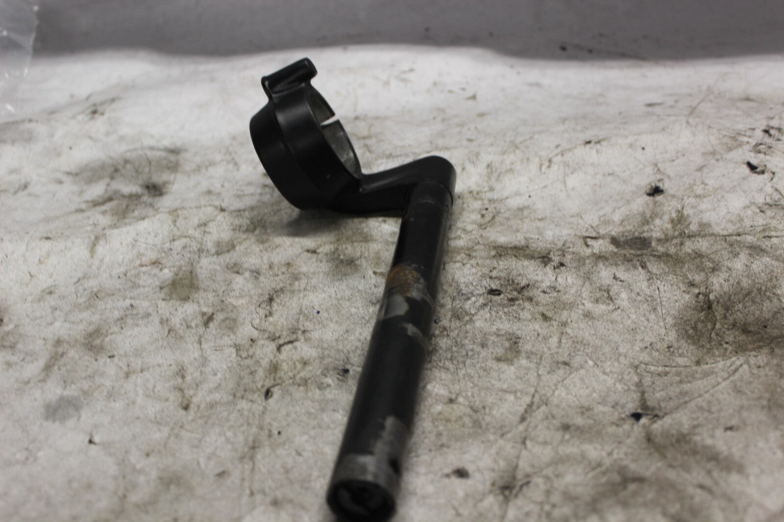 RIGHT HANDLEBAR BLACK SCRATCHED SEE PICS 53100-MAS-E00 1998 HONDA CBR900RR