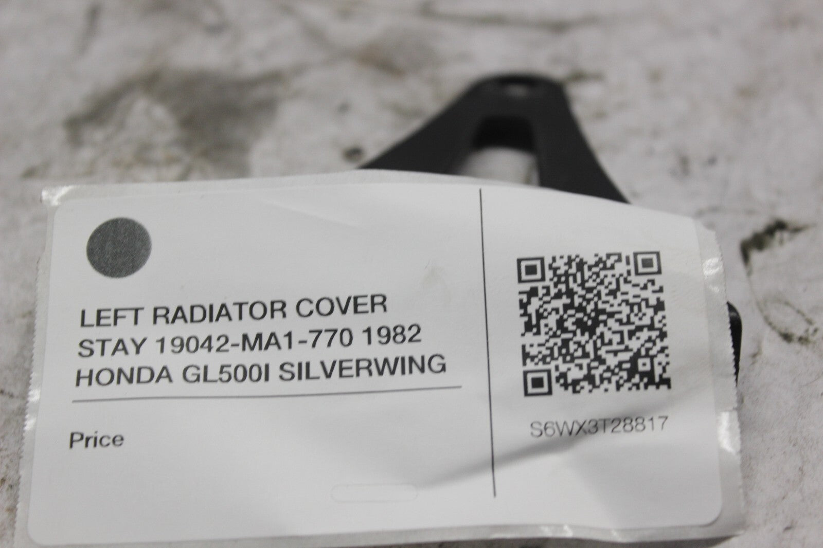 LEFT RADIATOR COVER STAY 19042-MA1-770 1982 HONDA GL500I SILVERWING
