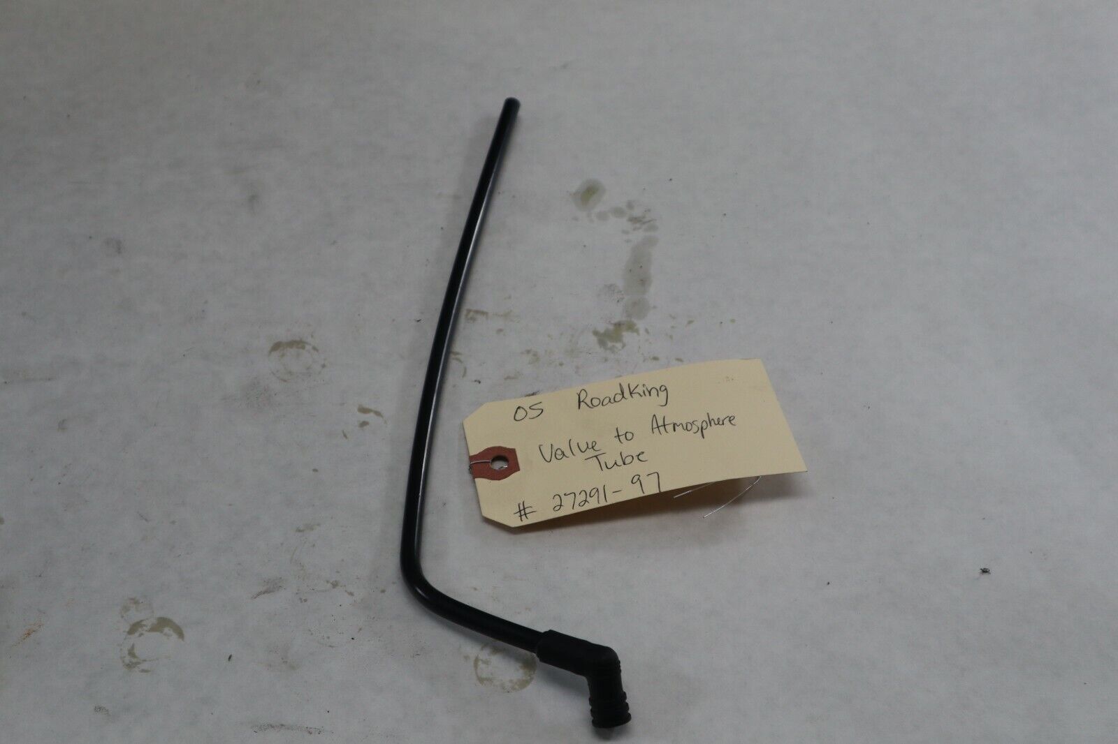 OEM Harley Davidson Valve To Atmosphere Tube 2005 Road King Blk/Red 27291-97