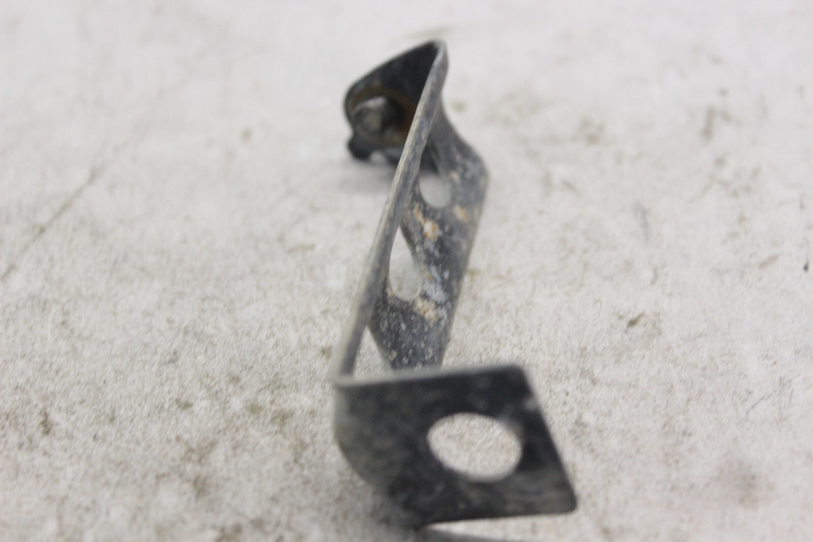 RIGHT MIDDLE COWL STAY 64531-MW0-000 1998 HONDA CBR900RR