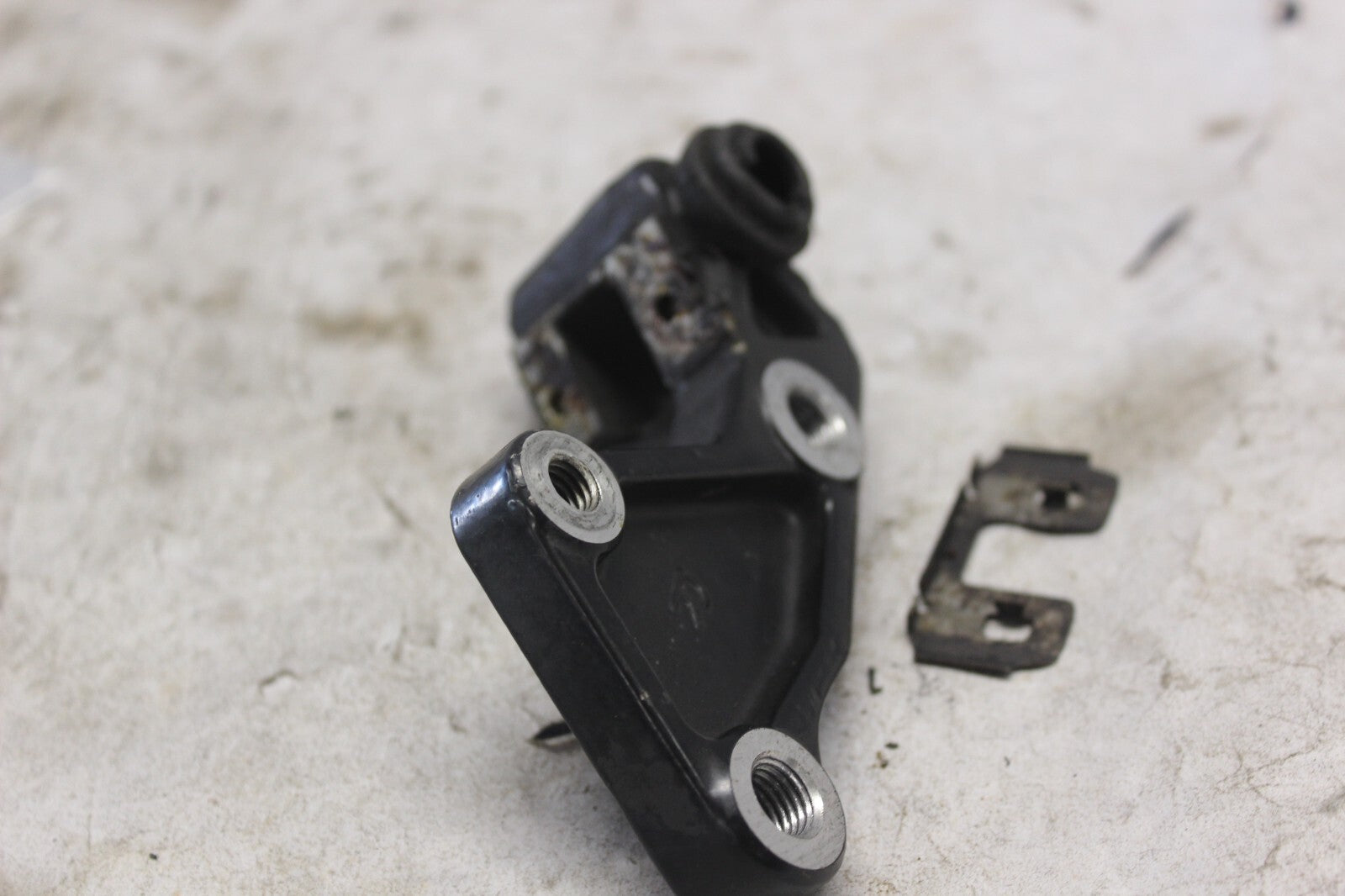 FRONT RIGHT CALIPER BRACKET 45210-445-632 1982 HONDA GOLDWING GL1100A