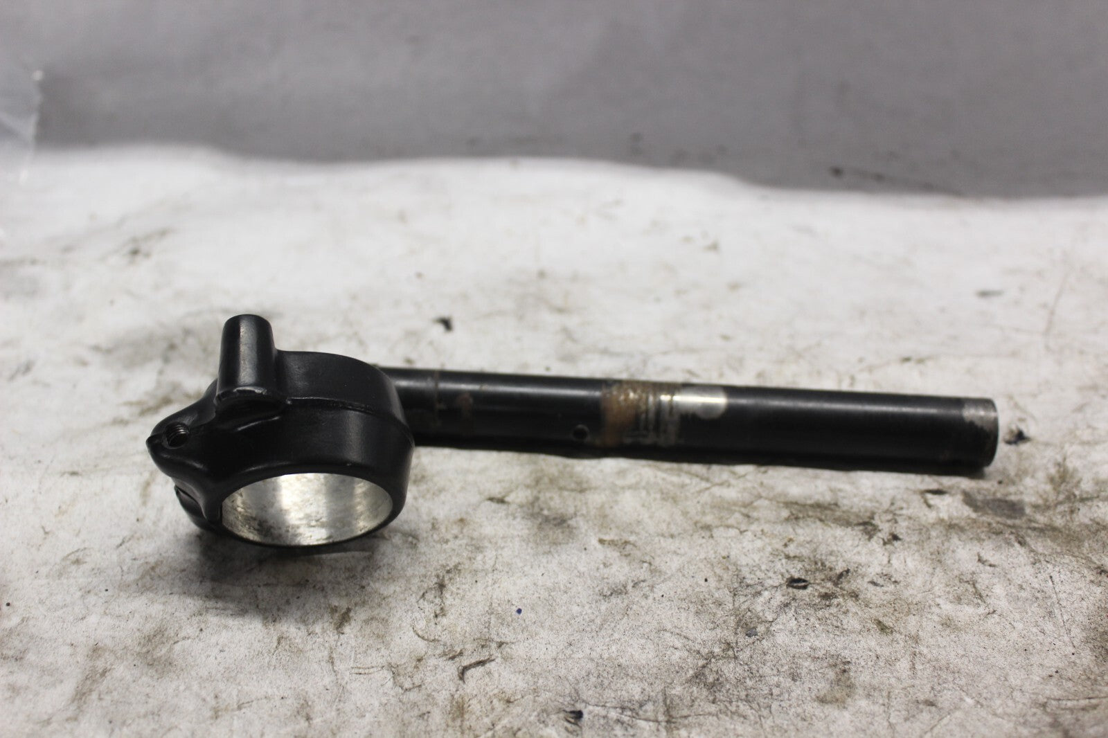 RIGHT HANDLEBAR BLACK SCRATCHED SEE PICS 53100-MAS-E00 1998 HONDA CBR900RR