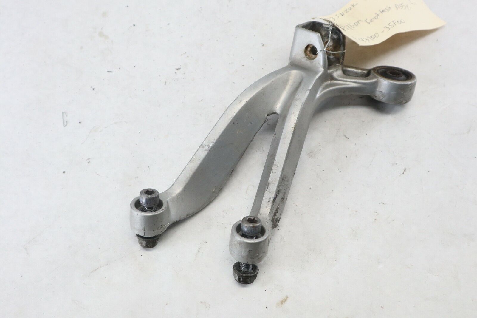 OEM Suzuki LEFT Pillion Footrest Bracket 2003 GSX-R600 GSXR600 43700-35F00