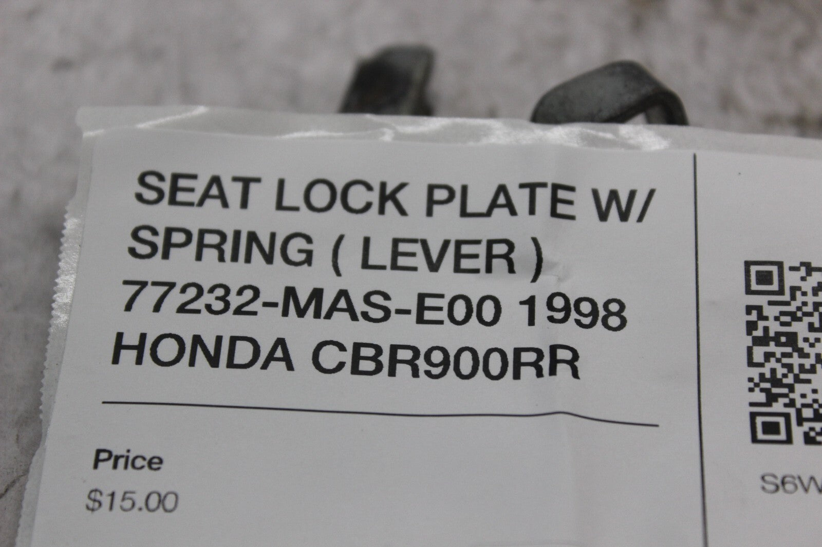 SEAT LOCK PLATE W/ SPRING ( LEVER ) 77232-MAS-E00 1998 HONDA CBR900RR