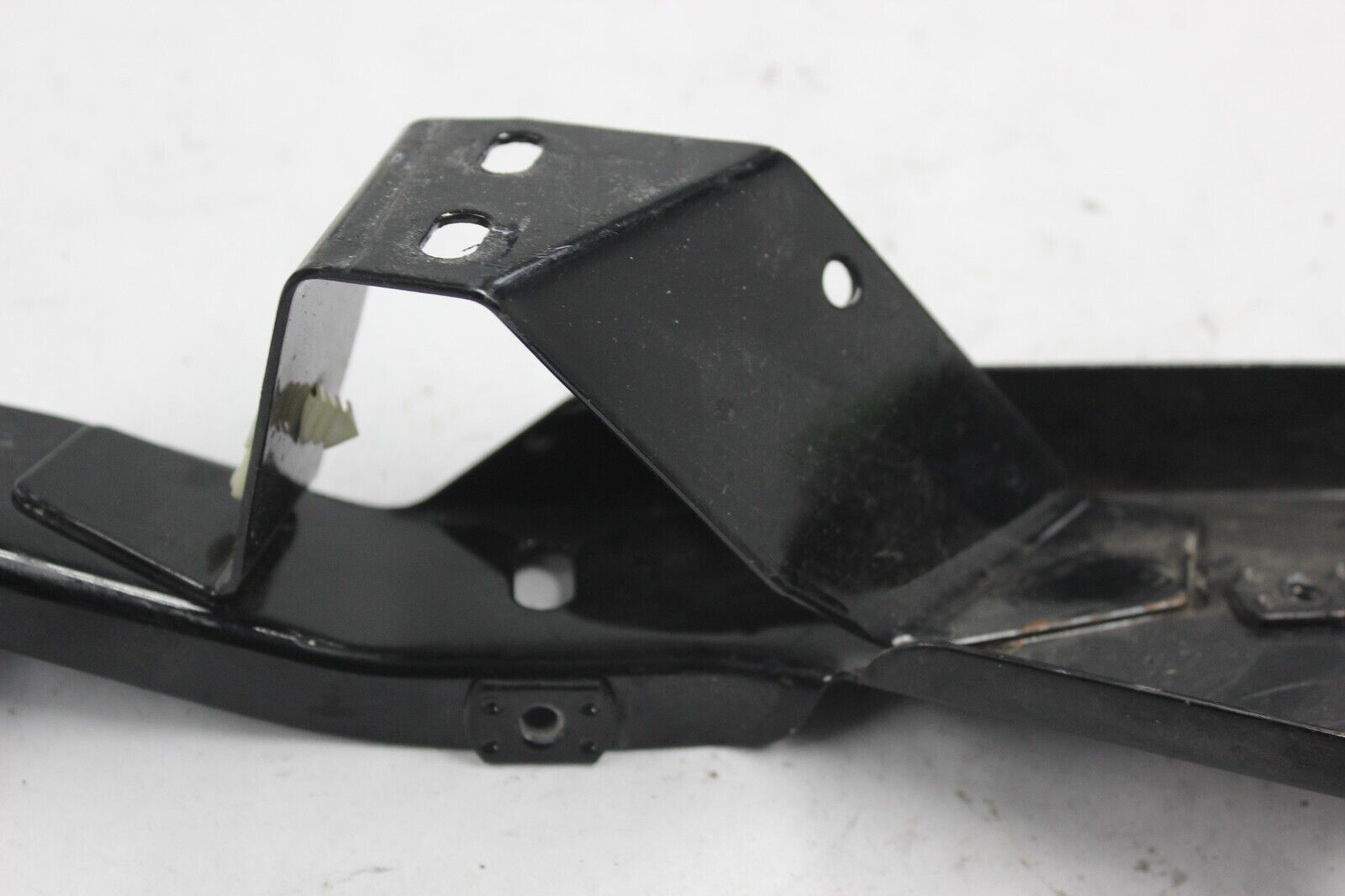 58478-86A Inner Fairing Bracket Left HARLEY DAVIDSON