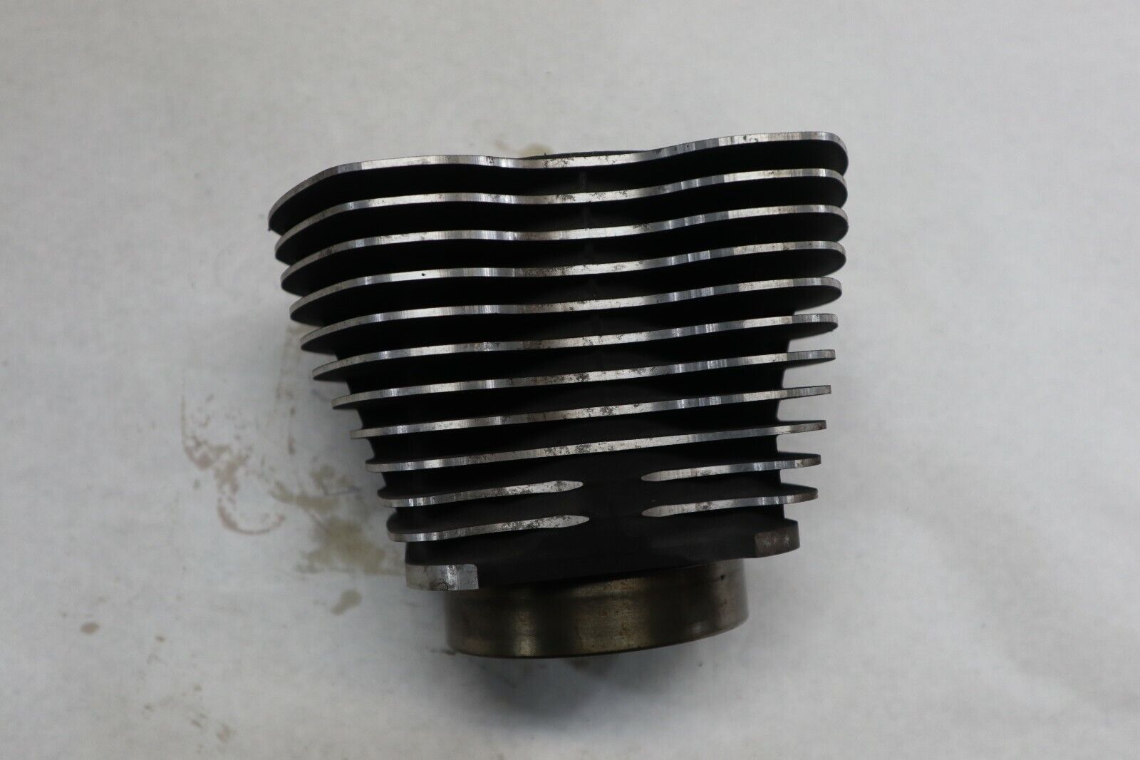 OEM Harley Davidson Cylinder Barrel Jug 88” 2005 Road King Blk/Red 16526-99