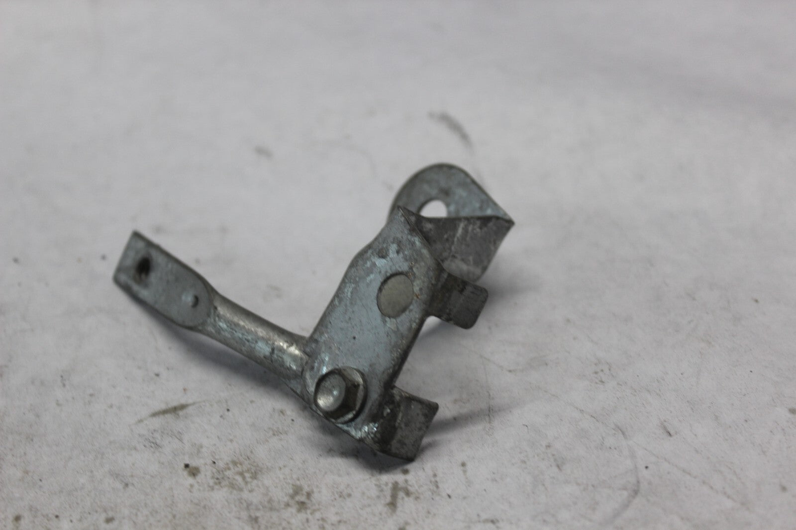 LEFT SIDE COVER STAY 50202-MAE-000 1998 HONDA CBR900RR