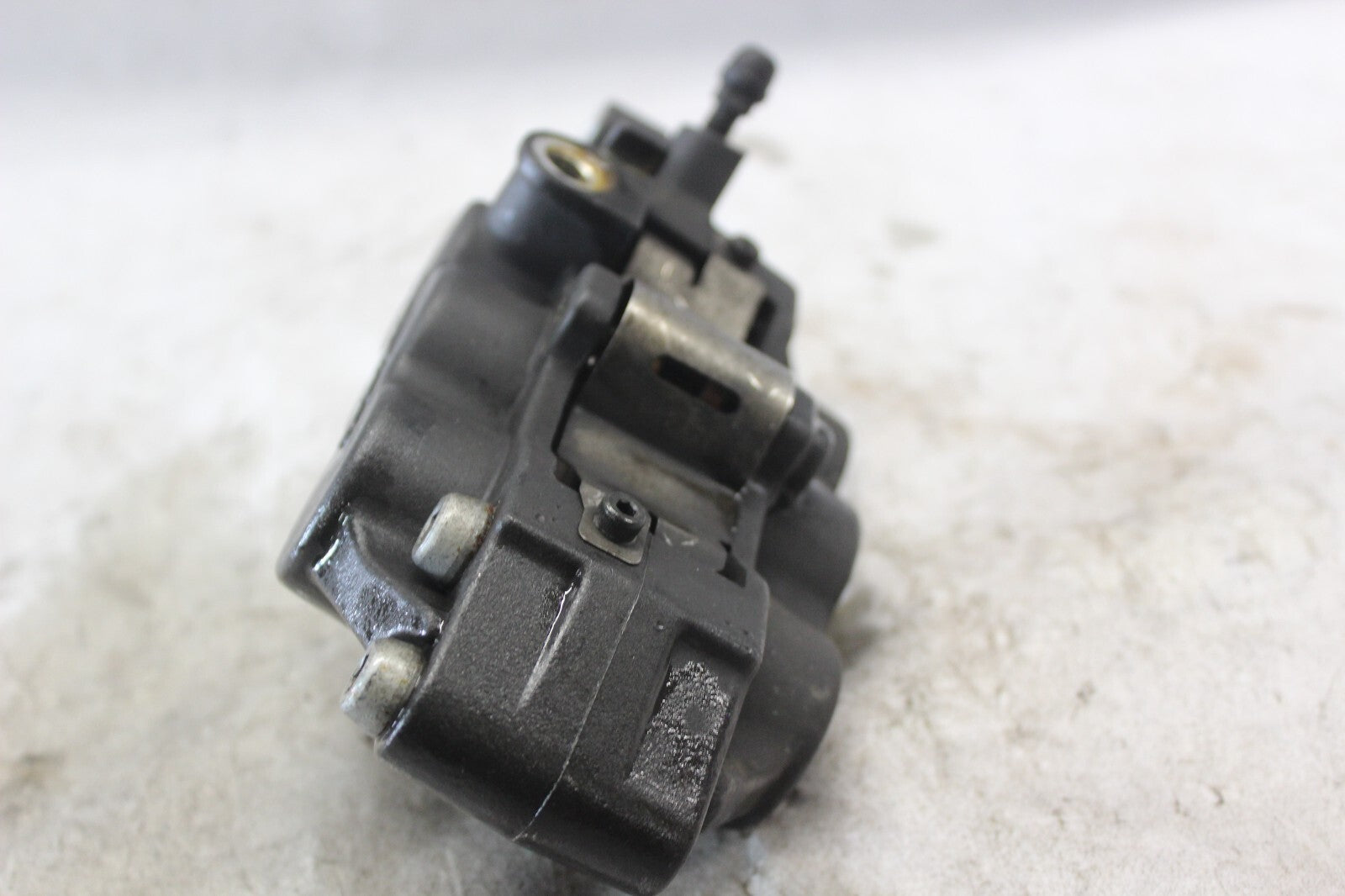 FRONT LEFT CALIPER ASSY 59300-33E11 2002 SUZUKI HAYABUSA GSX1300R