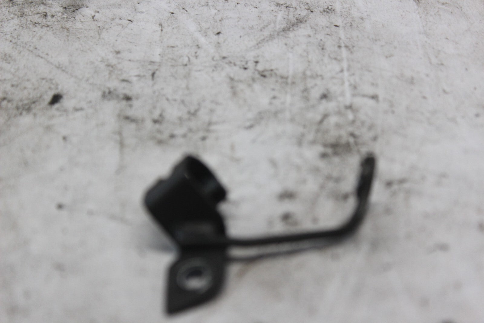 BRAKE HOSE CLAMP 1 59260-40F00 2002 SUZUKI GSX-R1000