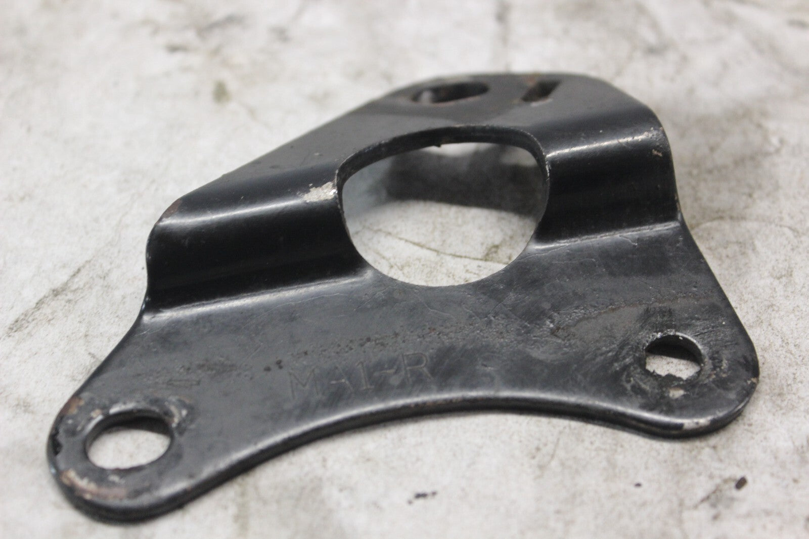 RIGHT MUFFLER BRACKET 18318-MA1-003 1982 HONDA GL500I SILVERWING
