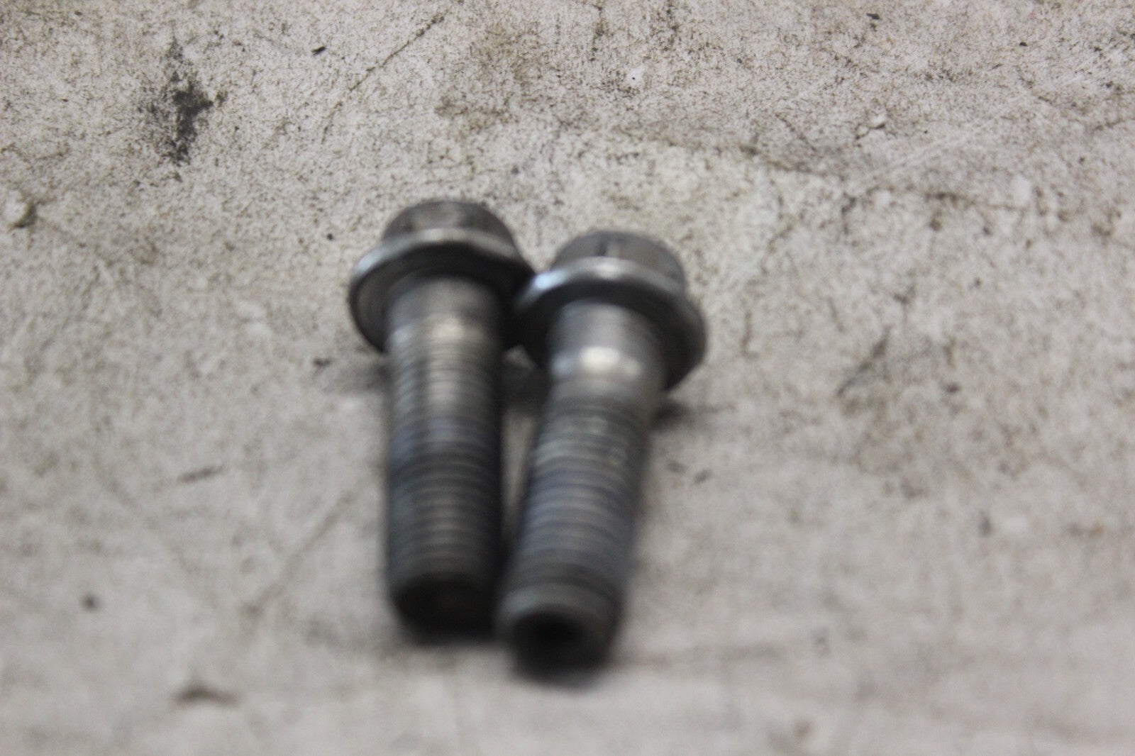 FRONT CALIPER MOUNTING BOLT 2PCS 09103-10320 2002 SUZUKI HAYABUSA GSX1300R