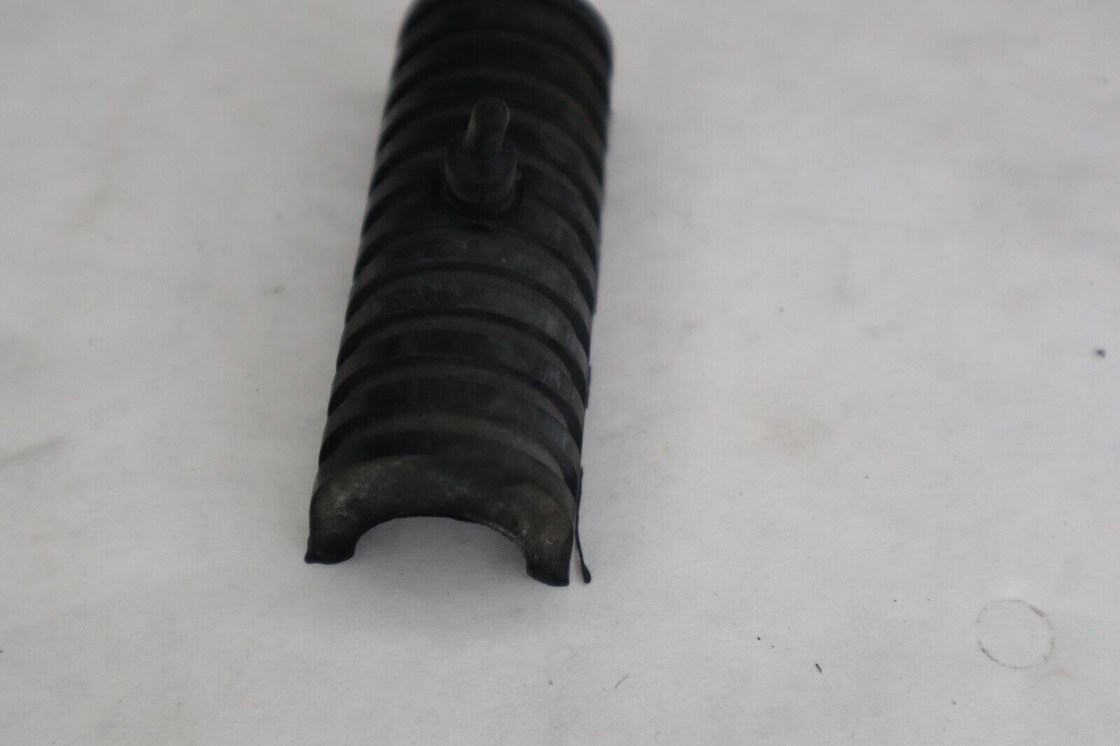 OEM Harley Davidson Saddlebag Rail Cushion (1) 2011 Ultra FLHTCU Blk/Silver