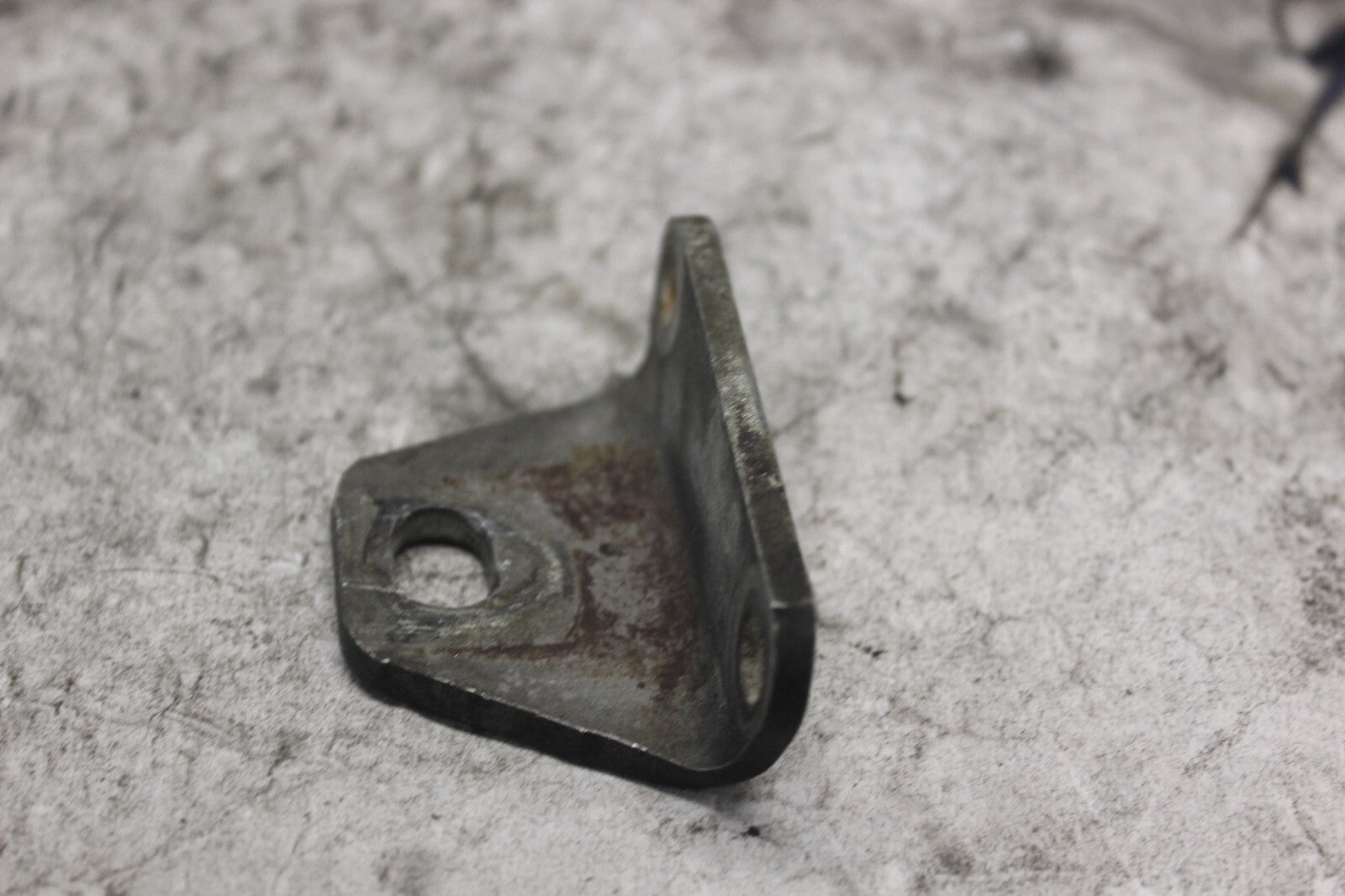 REAR EXHAUST MOUNT BRACKET 65678-07 2008 H-D ELECTRAGLIDE FLHT