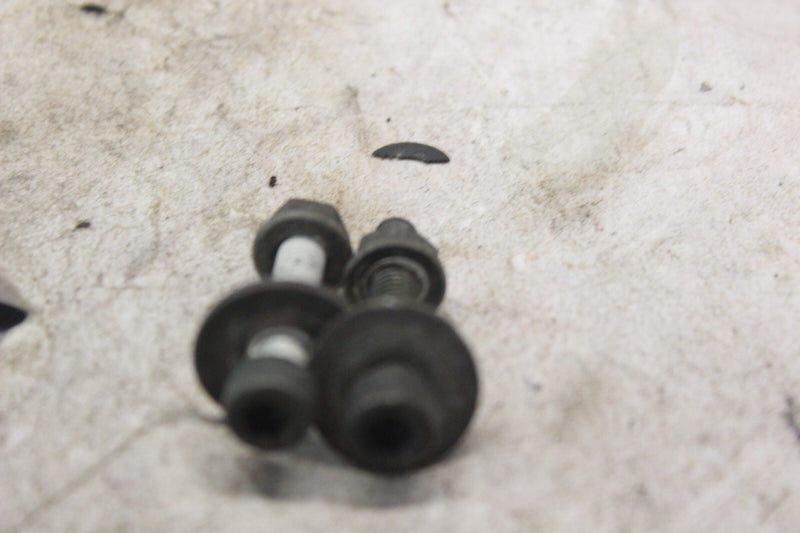 2ND AIR VALVE BRACKET BOLT 2PCS 07130-06353 2002 SUZUKI HAYABUSA GSX1300R