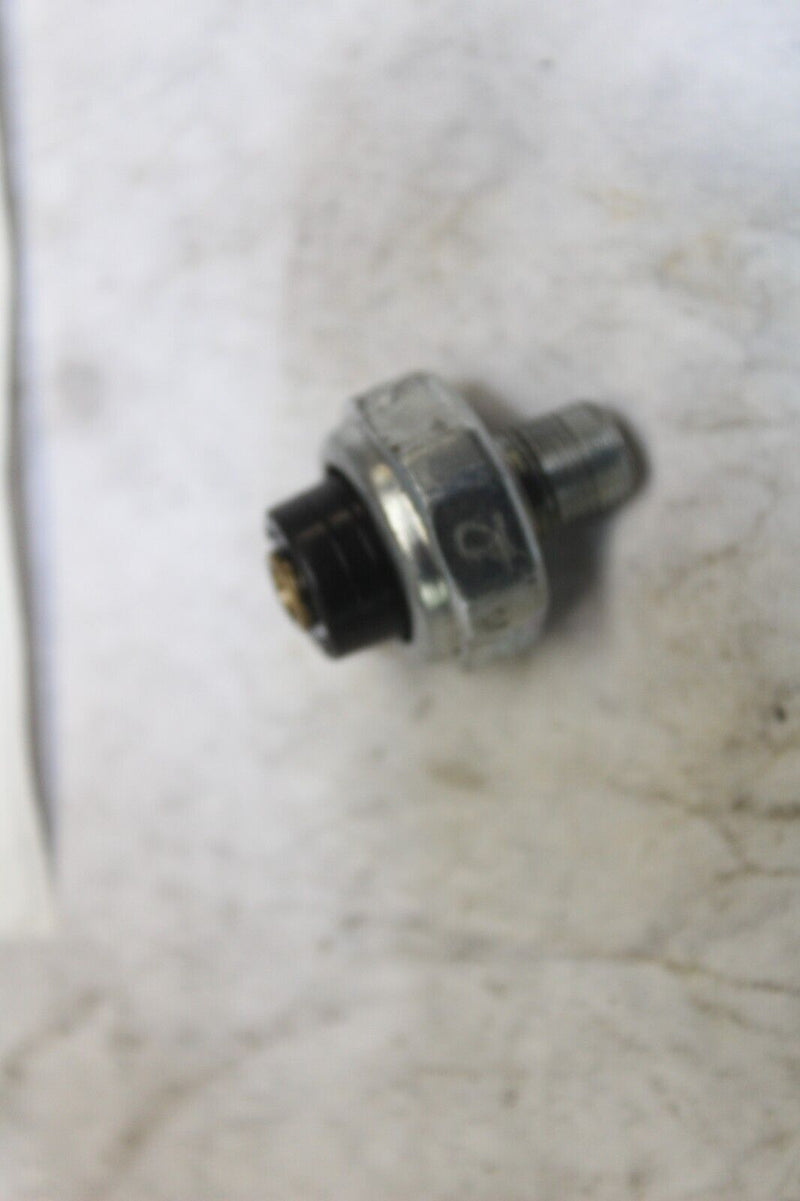 Oil Pressure Switch 37820-33D10 2001 SUZUKI BANDIT GSF1200S