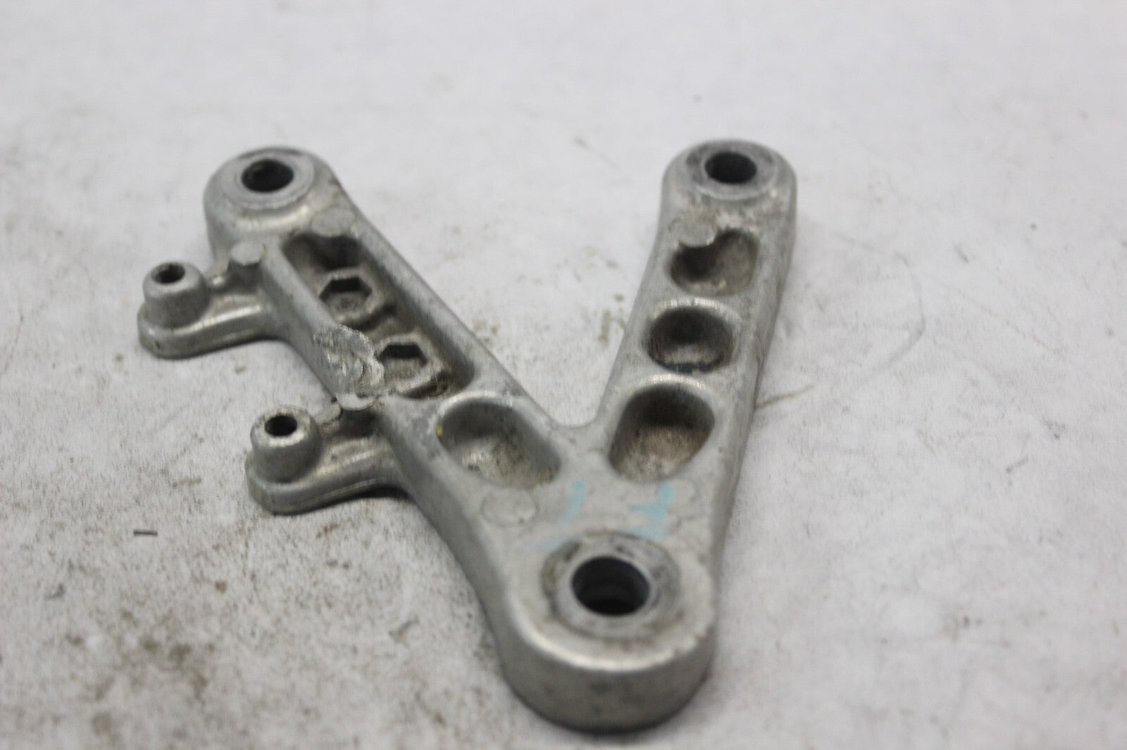 LEFT MAIN STEP HOLDER 50700-MAS-E00 1998 HONDA CBR900RR