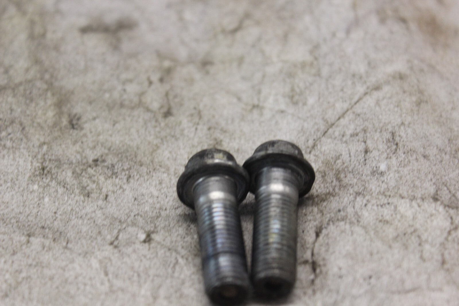 FRONT CALIPER MOUNTING BOLT 2PCS 09103-10320 2002 SUZUKI HAYABUSA GSX1300R